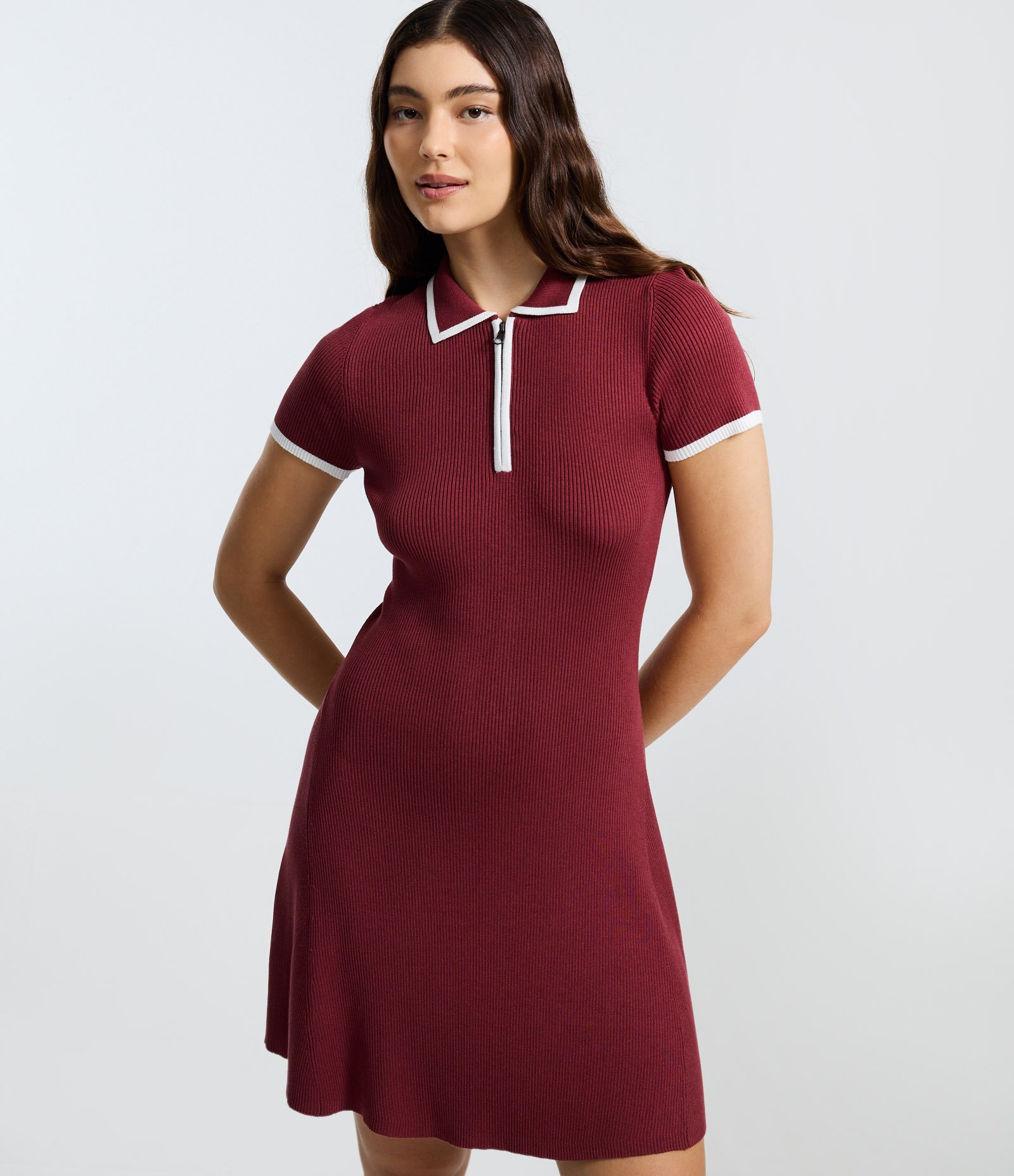 Vestido Curto em Tricô com Gola Polo e Viés Contrastantes Vermelho 3