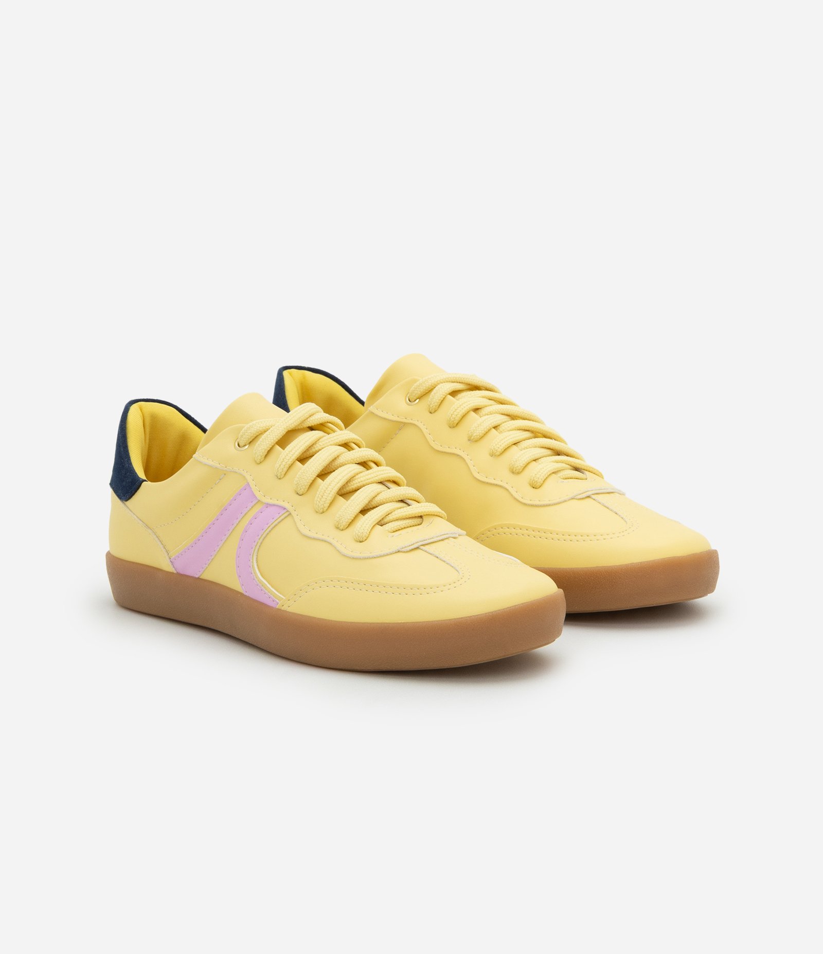 Tênis Estilo Chuteira em PU com Detalhes nas Laterais Amarelo 3