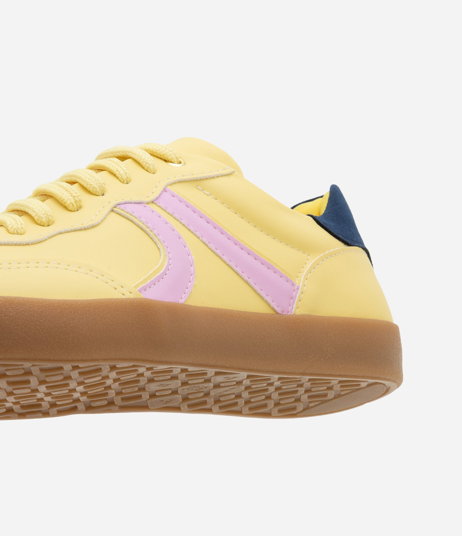 Tênis Estilo Chuteira em PU com Detalhes nas Laterais Amarelo 4