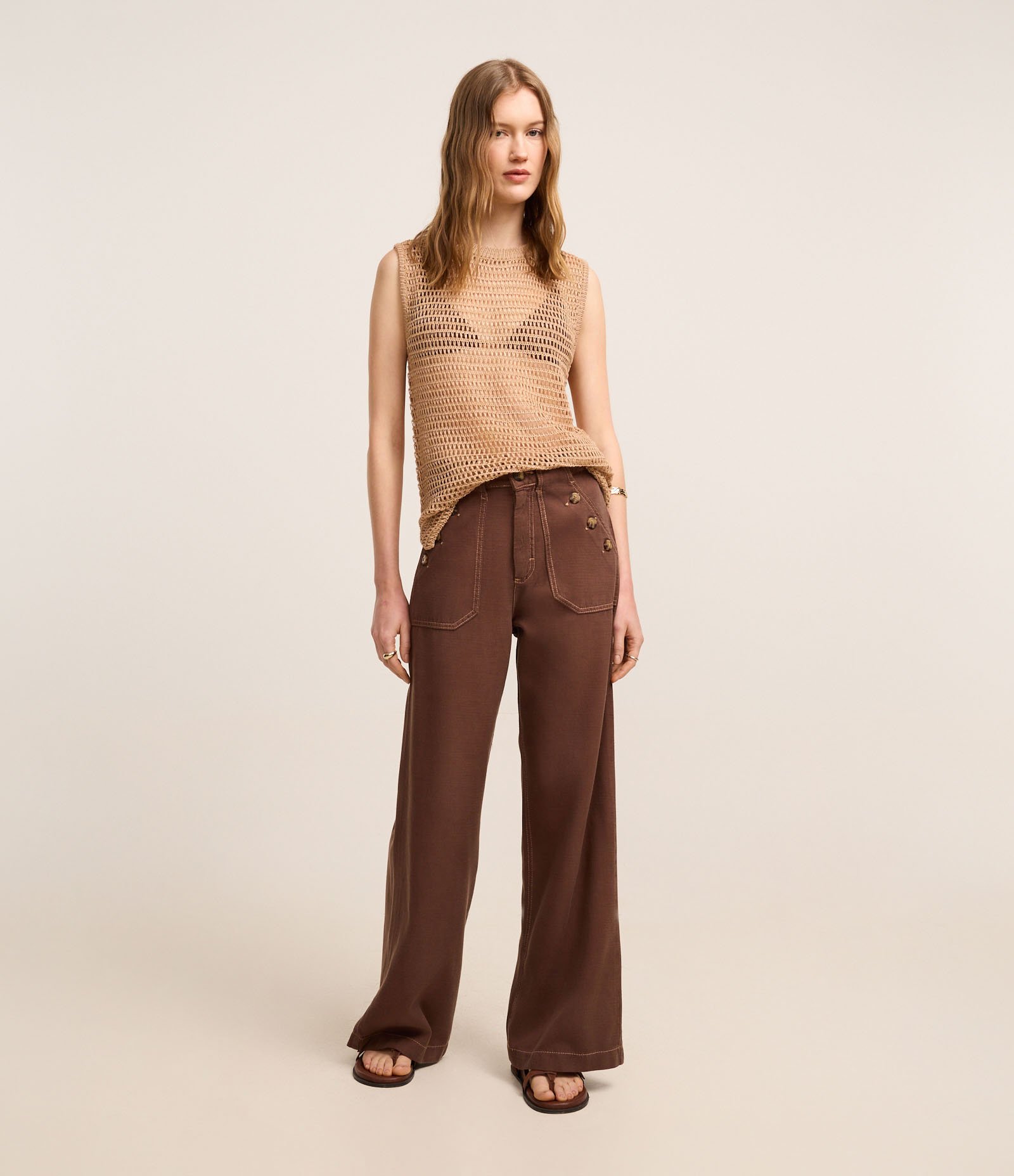 Calça Wide Leg em Sarja com Bolso Carpinteiro Marrom 1