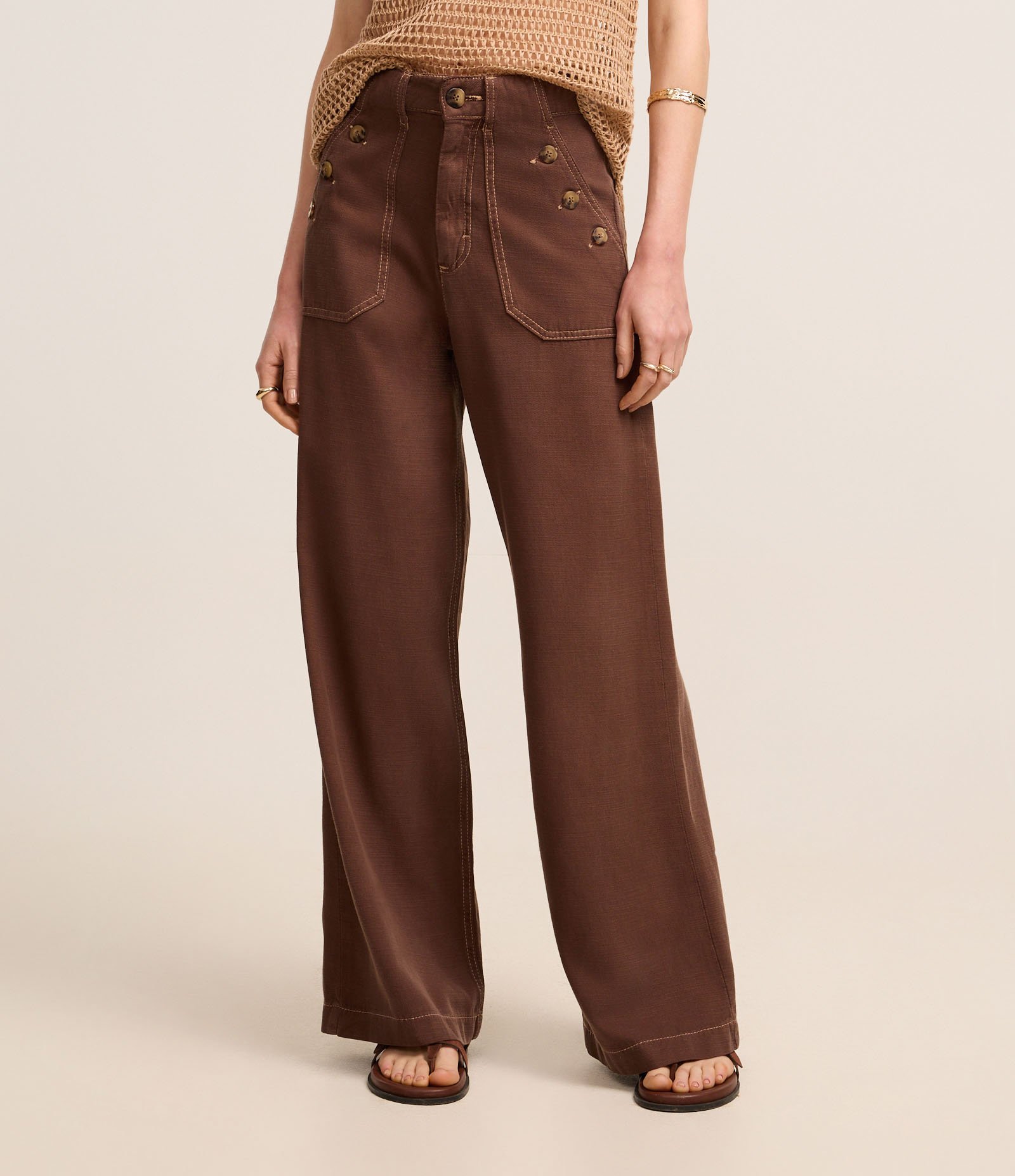 Calça Wide Leg em Sarja com Bolso Carpinteiro Marrom 3