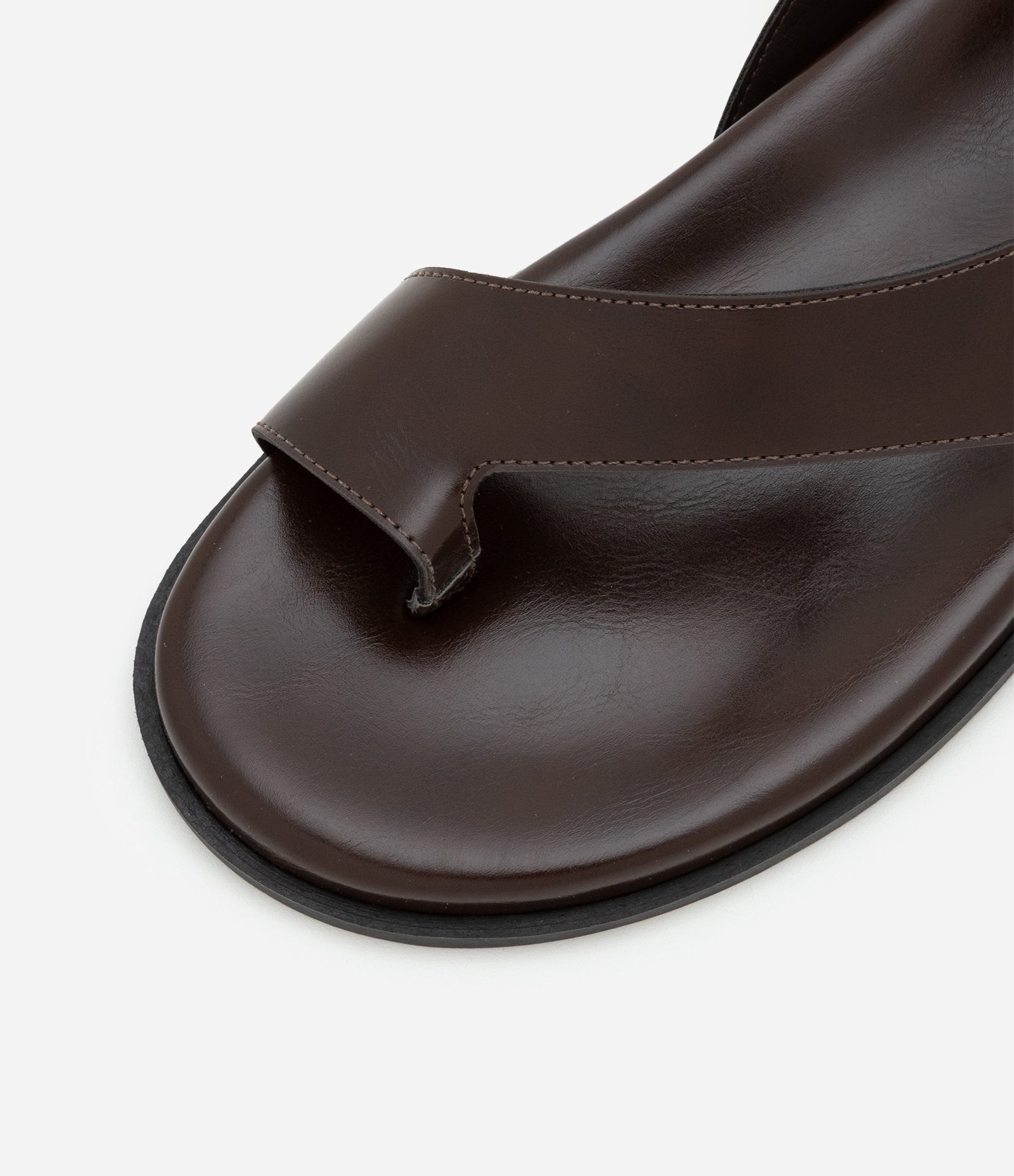 Sandália Rasteira Sport com Detalhes Assimétricos e Fivela Contrastante Marrom 3