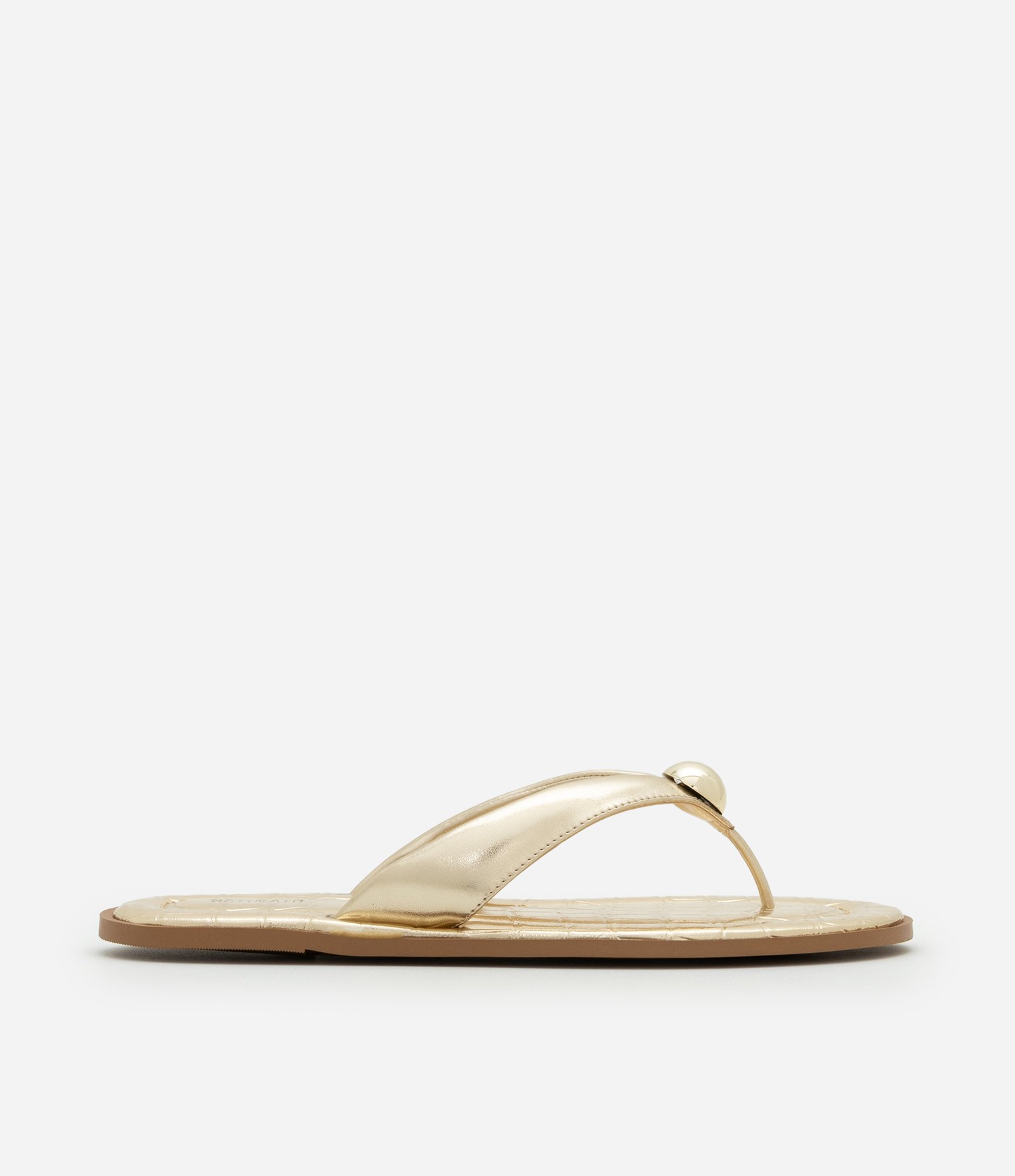 Sandália Rasteira Chinelo com Maxi Esfera e Textura Croco Dourado 1