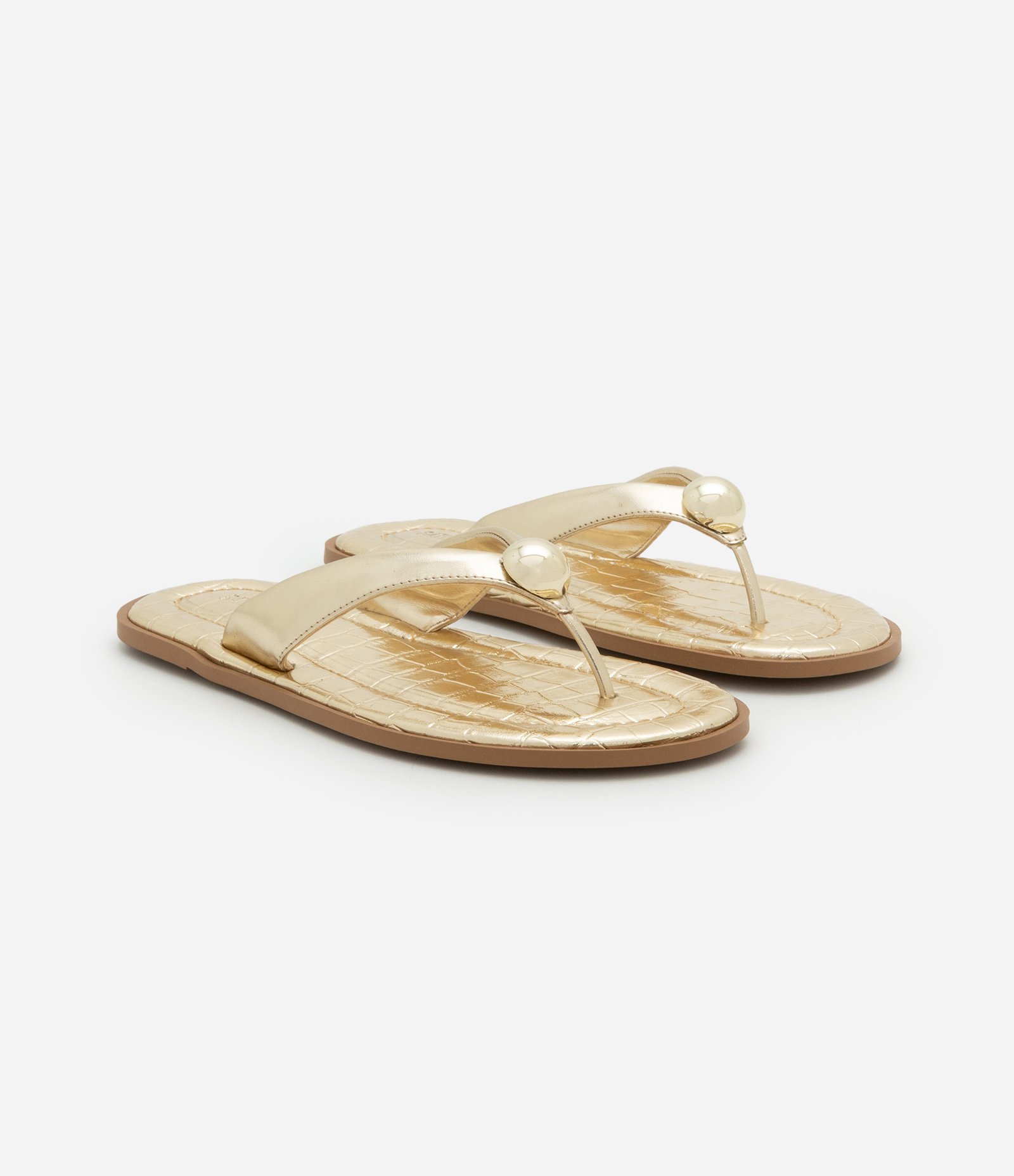 Sandália Rasteira Chinelo com Maxi Esfera e Textura Croco Dourado 3