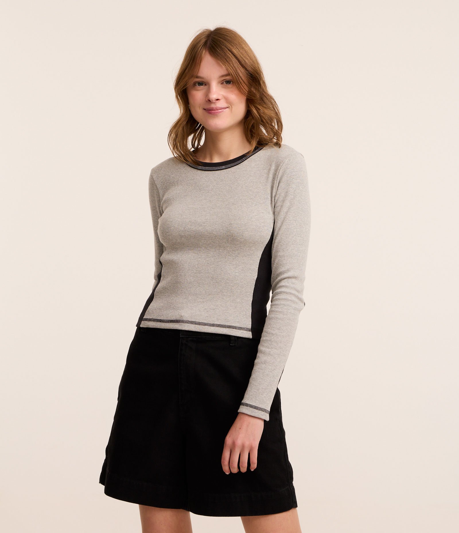 Blusa em Ribana com Detalhe de Recortes Cinza/Preto 1