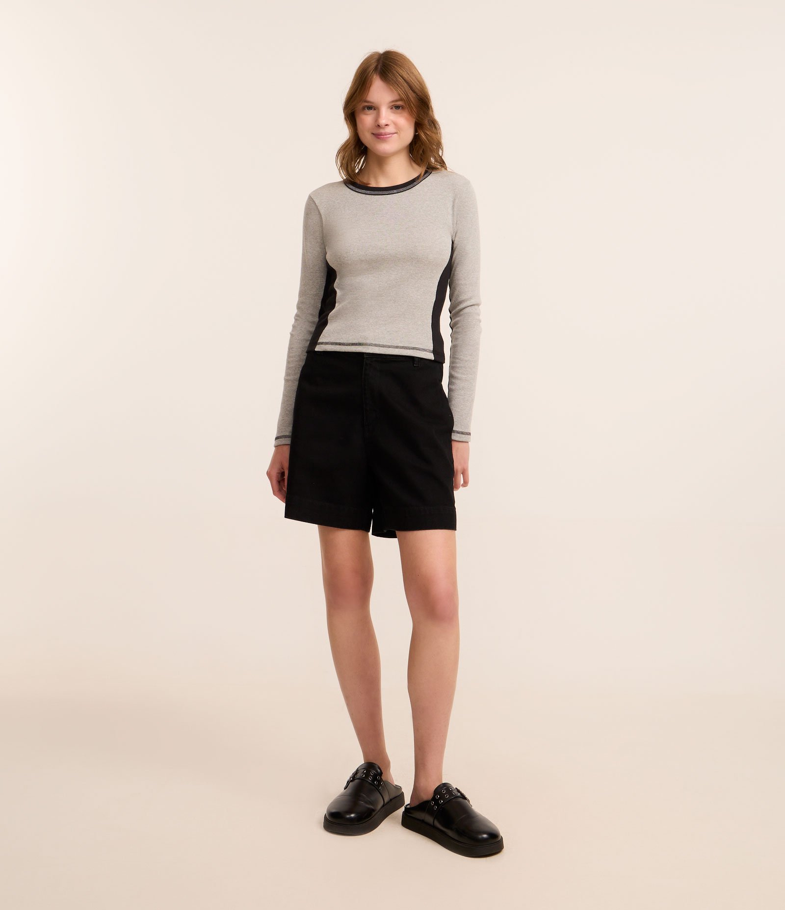 Blusa em Ribana com Detalhe de Recortes Cinza/Preto 2