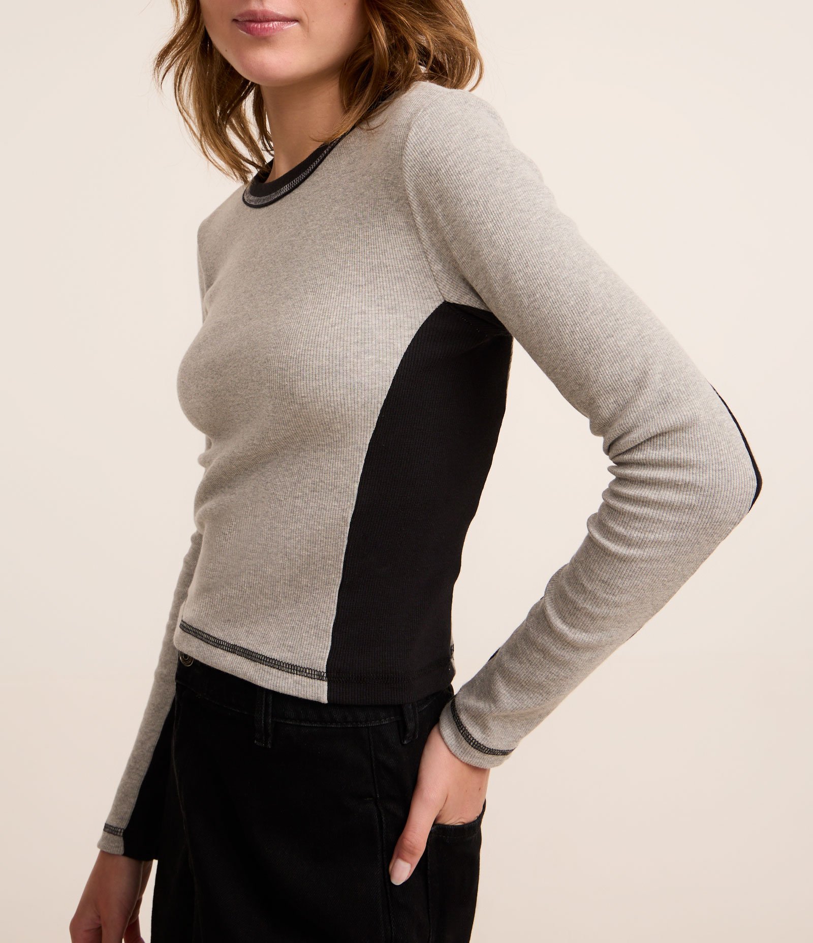 Blusa em Ribana com Detalhe de Recortes Cinza/Preto 3