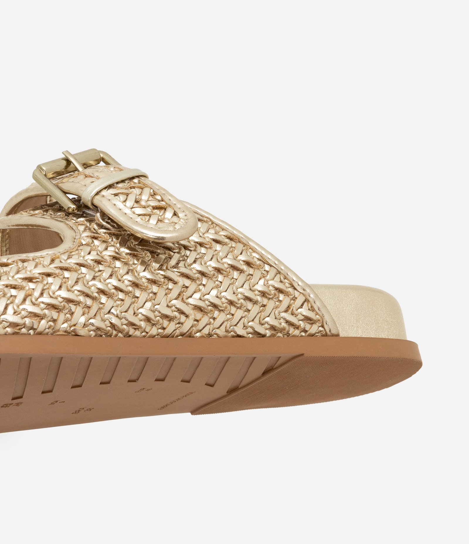 Sandália Rasteira Sport e Tiras largas com Fivelas Dourado 4