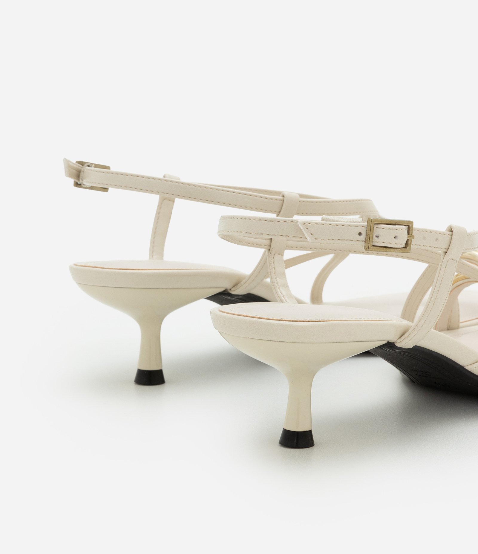 Sandália com Tiras Finas Assimétricas e Dedeira Bold Off White 5