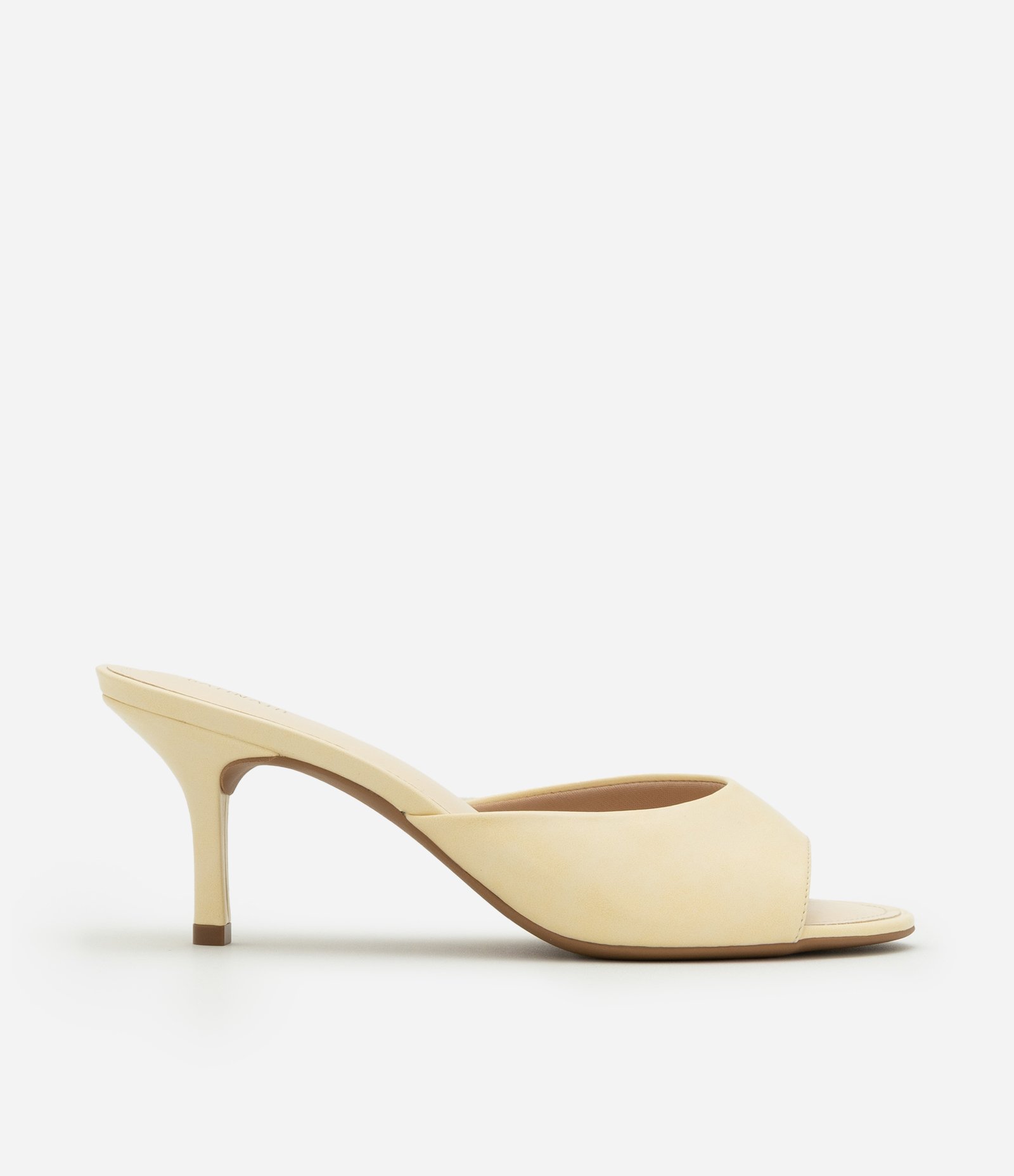 Sandália Mule com Bico Redondo e Salto Fino Amarelo 1