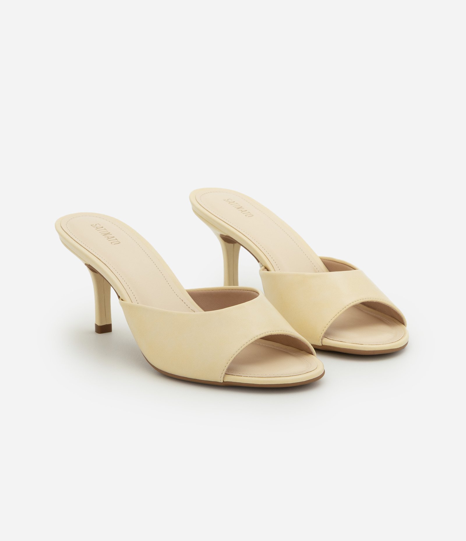 Sandália Mule com Bico Redondo e Salto Fino Amarelo 2