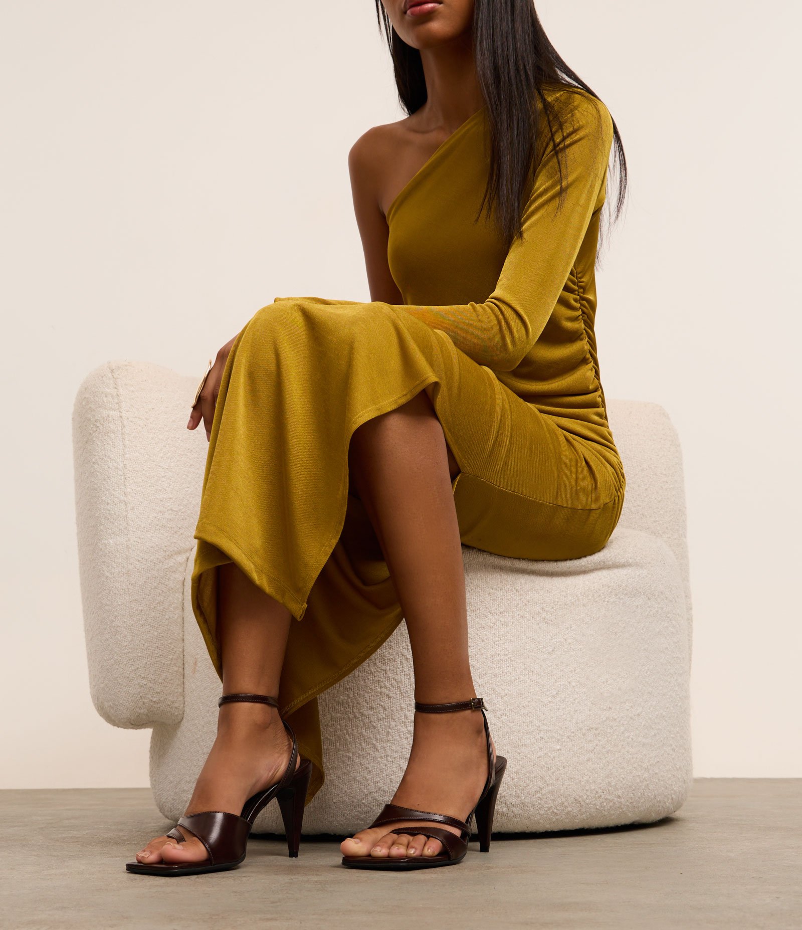 Sandália de Tiras Assimétrica com Bico Quadrado Marrom 7