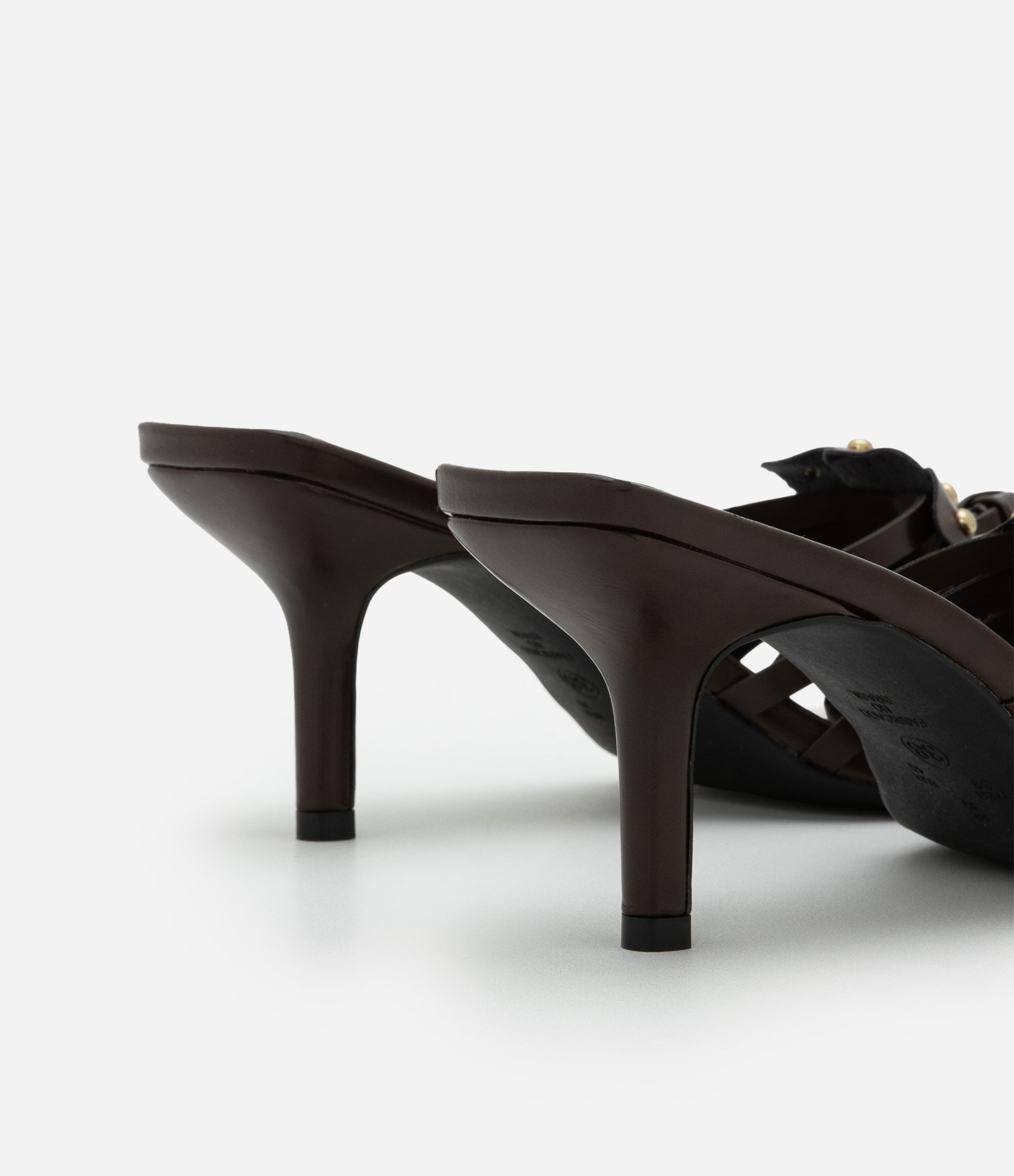 Sandália Mule com Flor e Strass Marrom 5