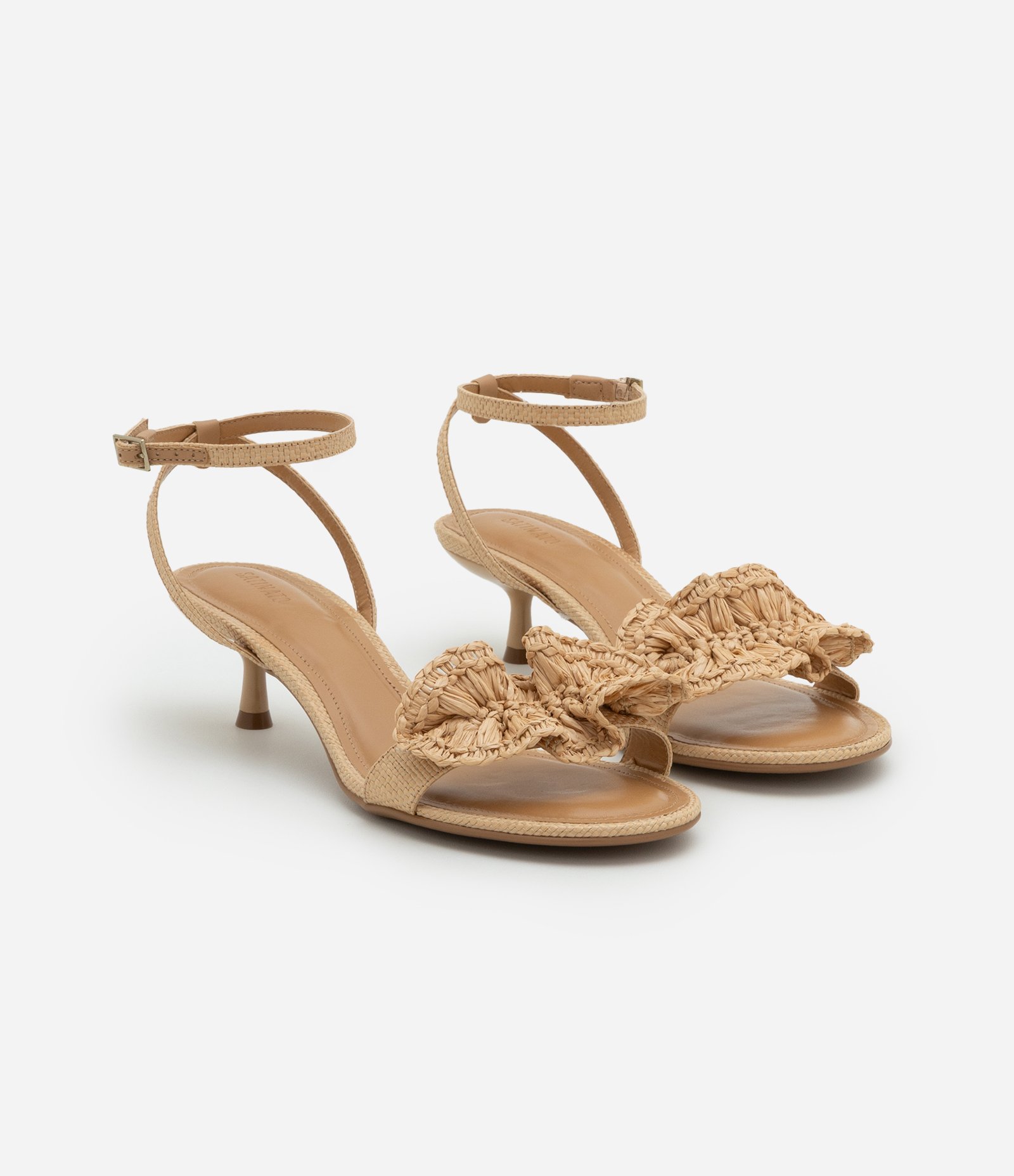 Sandália Kitten Heel com Babado em Efeito Ráfia Bege 2