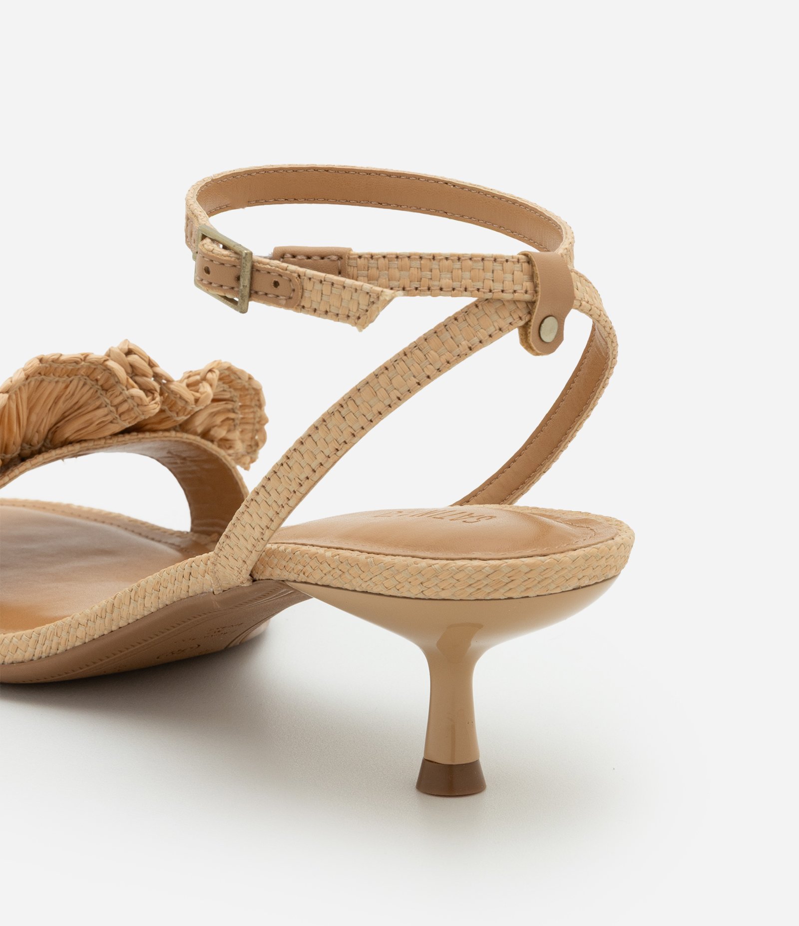 Sandália Kitten Heel com Babado em Efeito Ráfia Bege 4