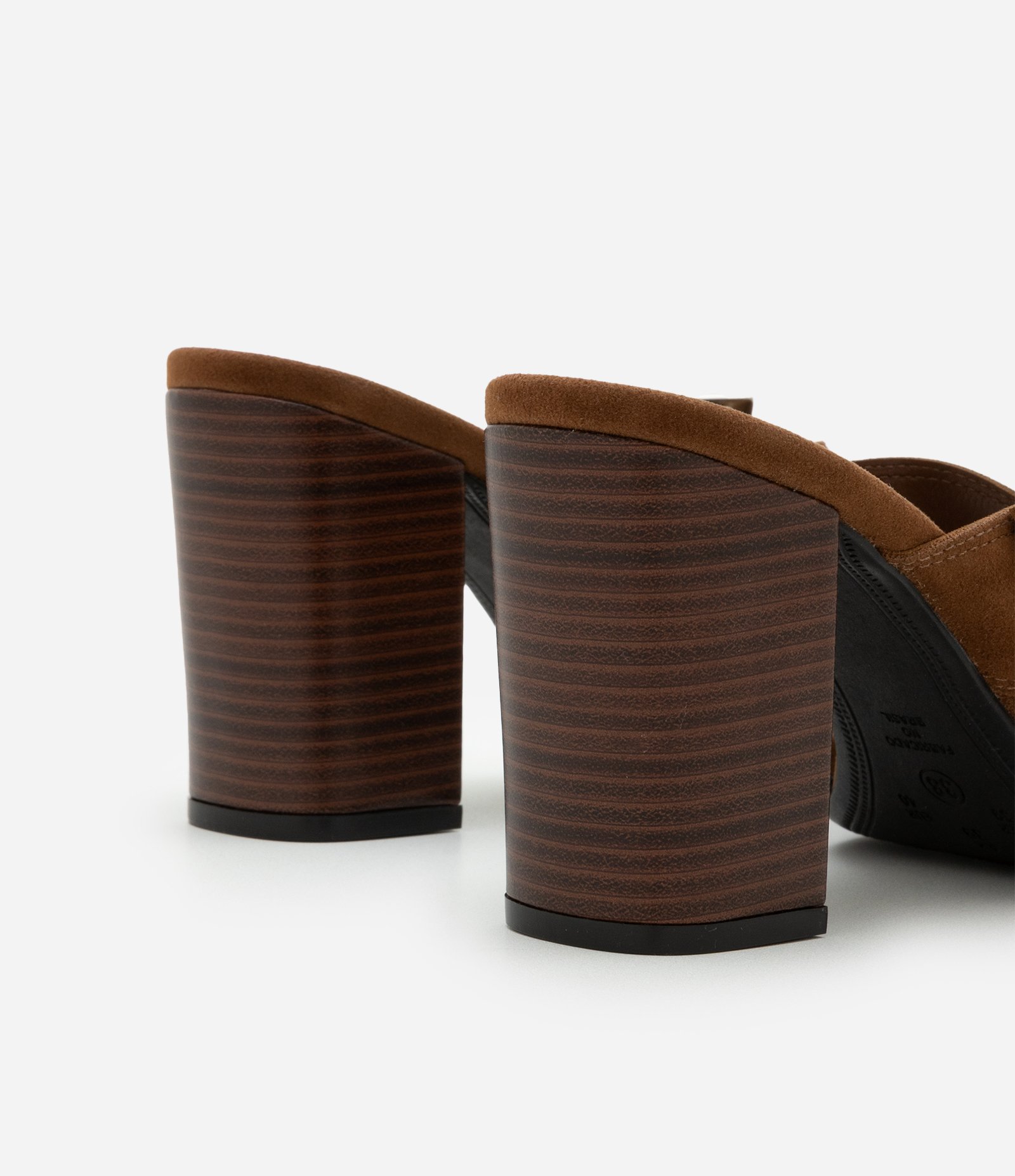 Sandália Mule com Efeito Camurça e Fivela Lateral Marrom 4