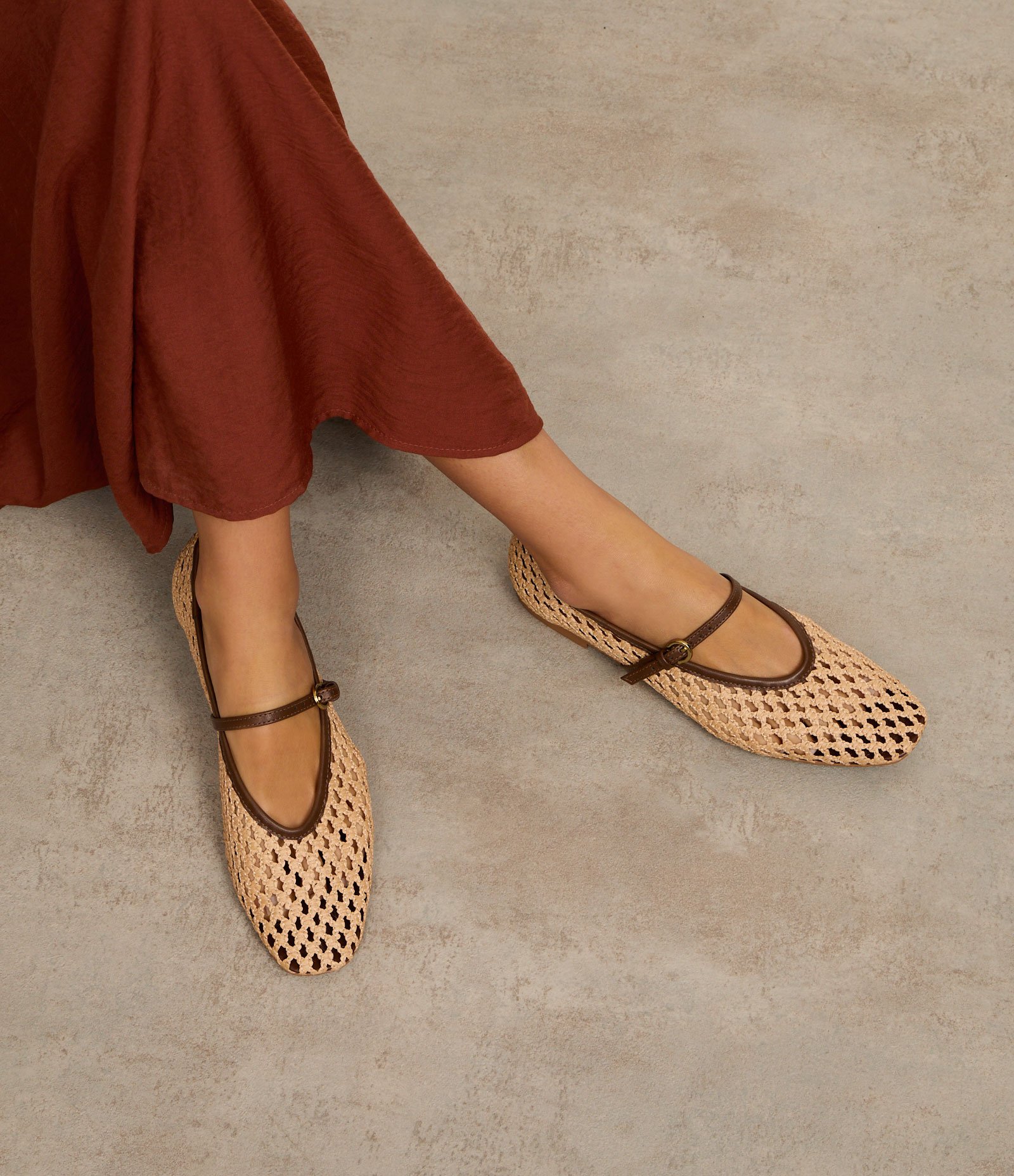 Sapatilha com Efeito Ráfia e Detalhes Contrastantes Bege 2