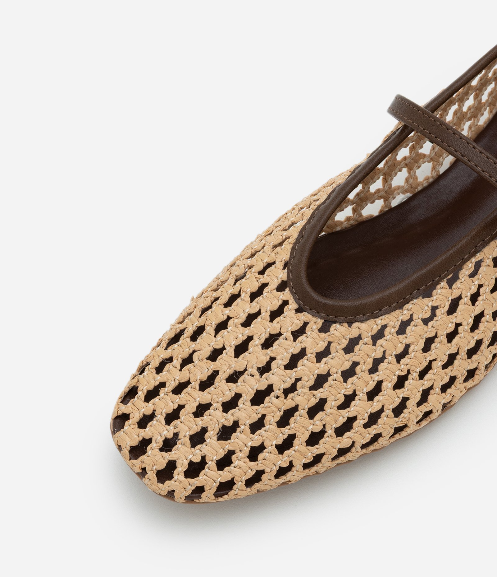 Sapatilha com Efeito Ráfia e Detalhes Contrastantes Bege 6