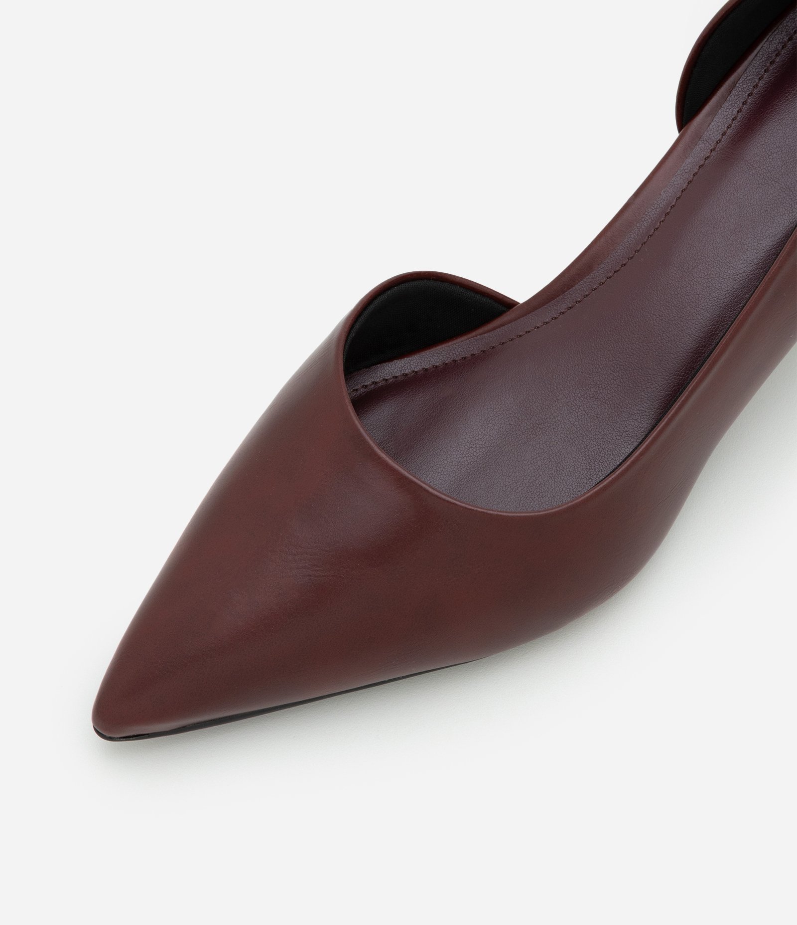 Sapato Scarpin com Bico Fino e Lateral Assimétrica Vinho 3