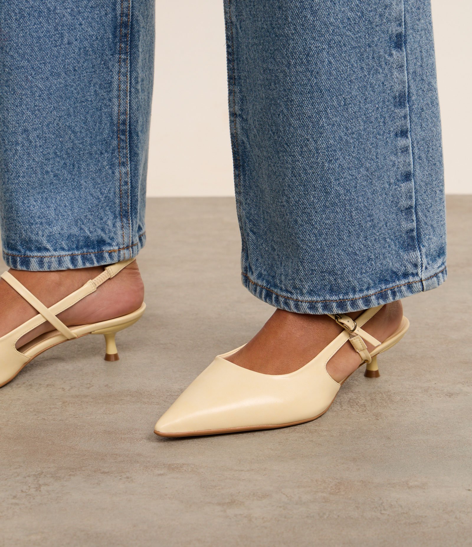 Sapato Scarpin Slingback com Tiras e Fivela Amarelo 6