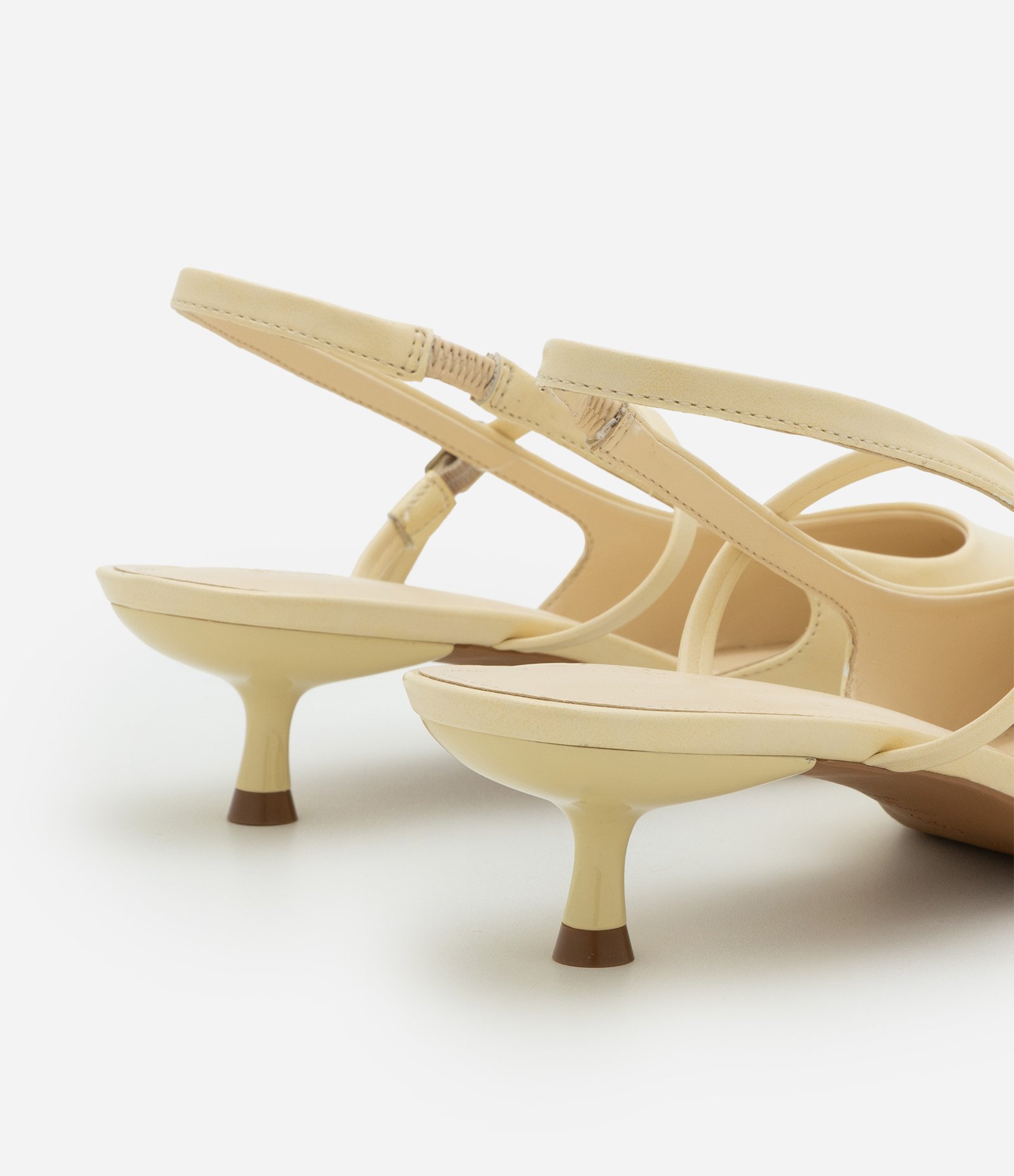 Sapato Scarpin Slingback com Tiras e Fivela Amarelo 5