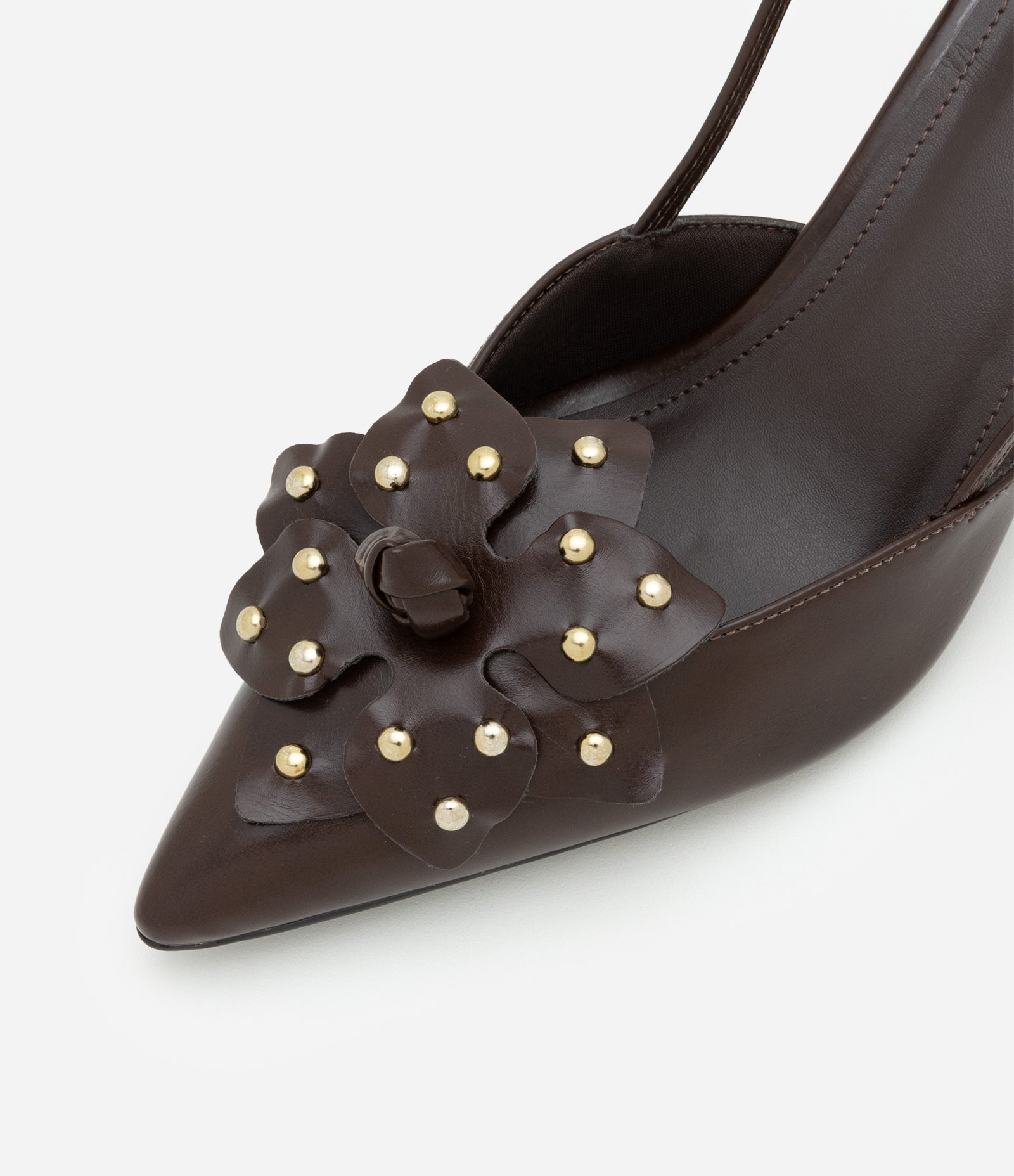 Sapato Slingaback com Flor e Cravinhos Marrom 5