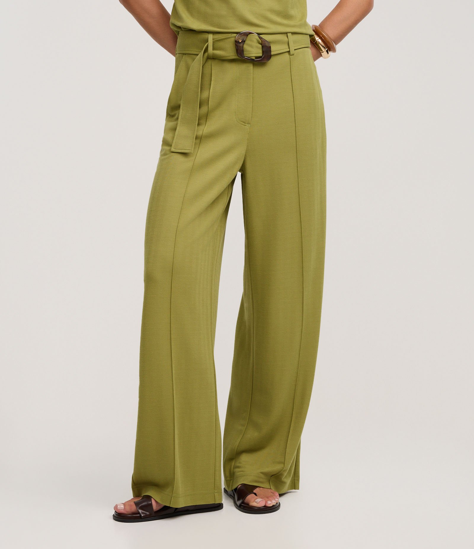 Calça Pantalona em Orly com Cinto Largo com Fivela Diferenciada Verde 3
