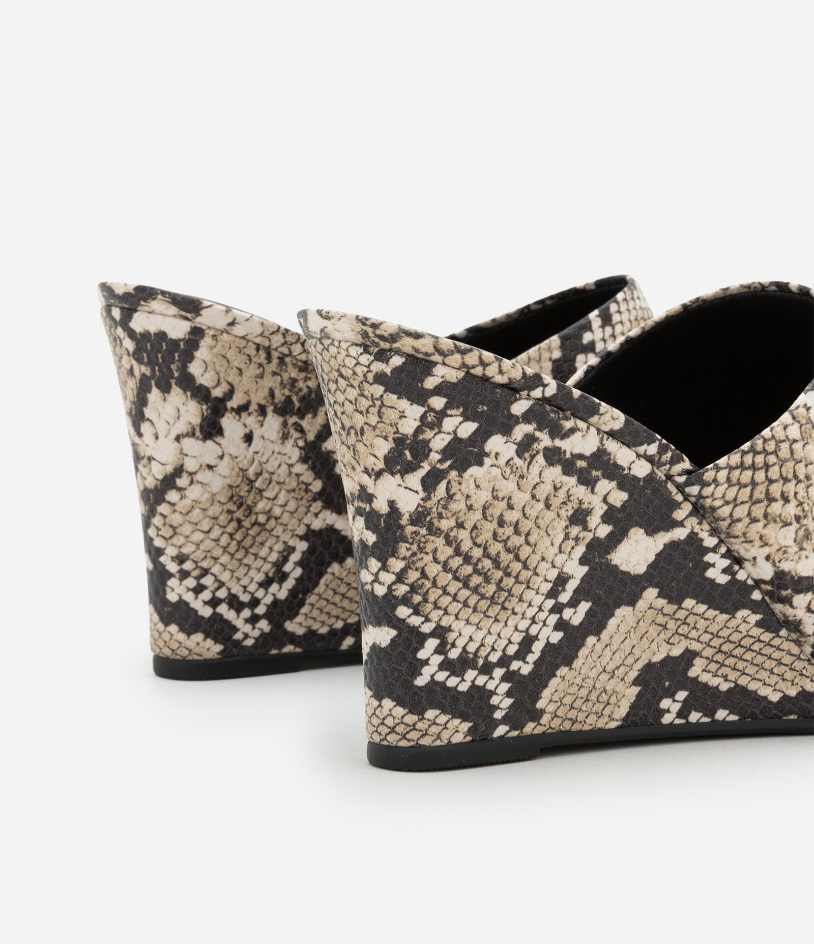 Sandália Mule Anabela com Topo Alongado Animal Print 4