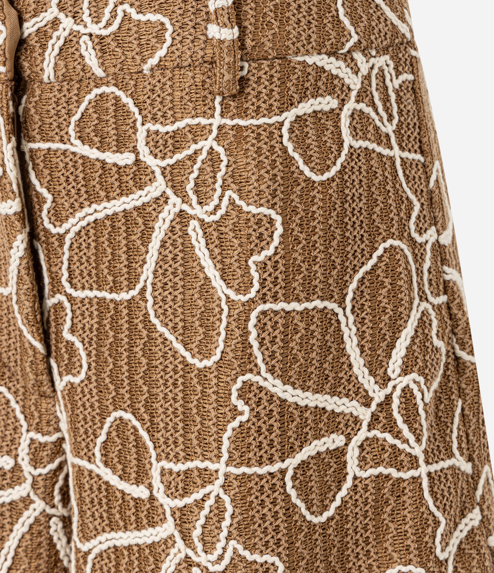 Short Texturizado em Renda com Cordas Aplicadas Marrom 6