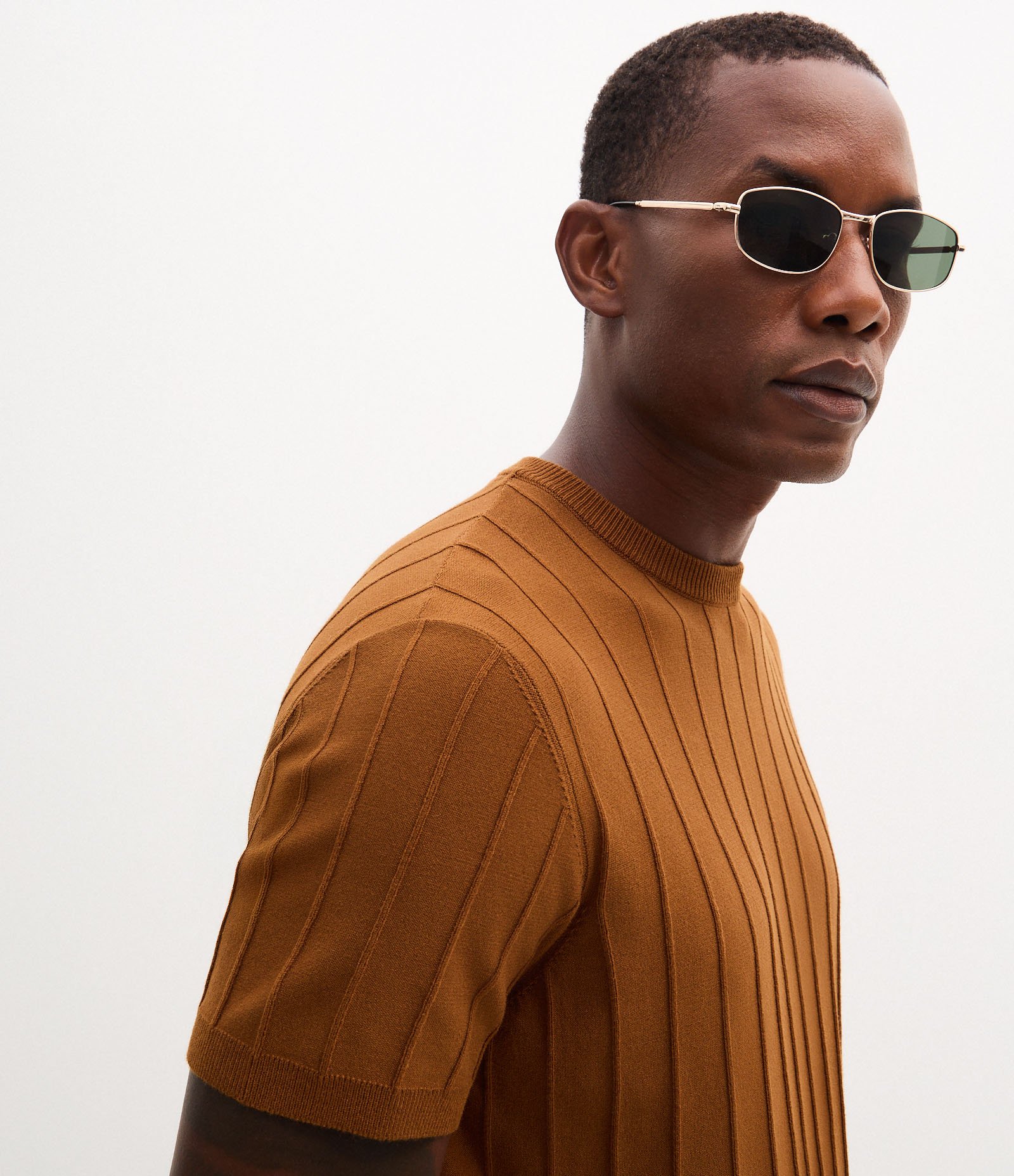 Camiseta Slim em Tricô com Relevos Verticais Marrom 3