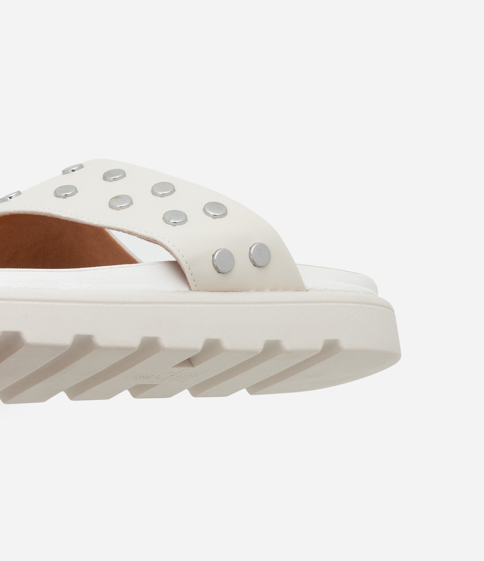 Sandália Rasteira com Tachas Beira Rio Branco 3