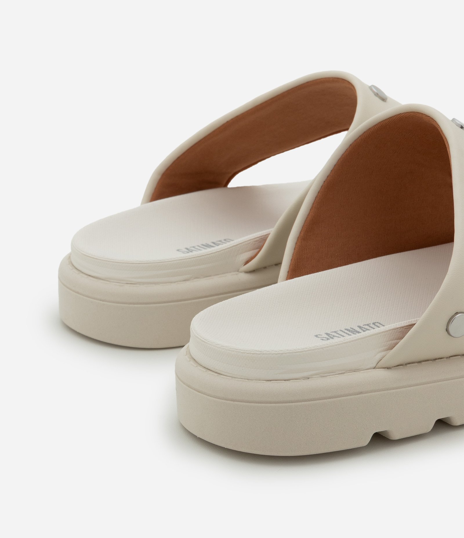 Sandália Rasteira com Tachas Beira Rio Branco 4