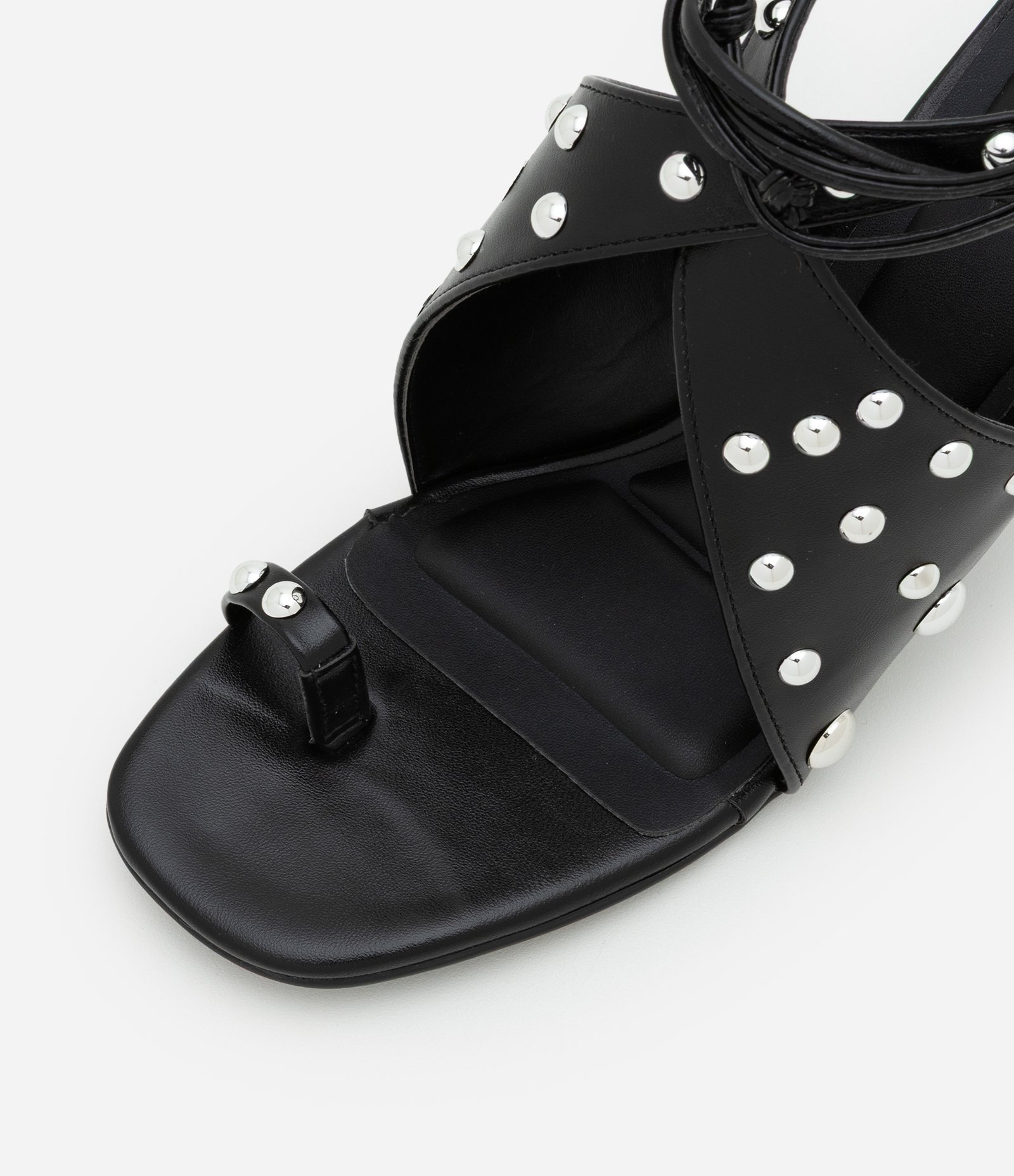 Sandália com Amarração e Studs Contrastante Preto 4