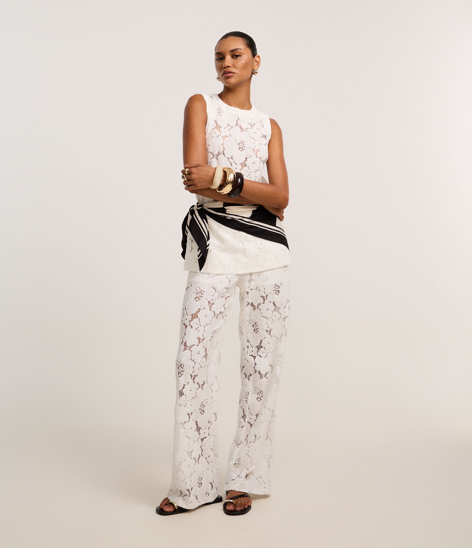 Calça Reta em Renda Floral com Forro Off White 1