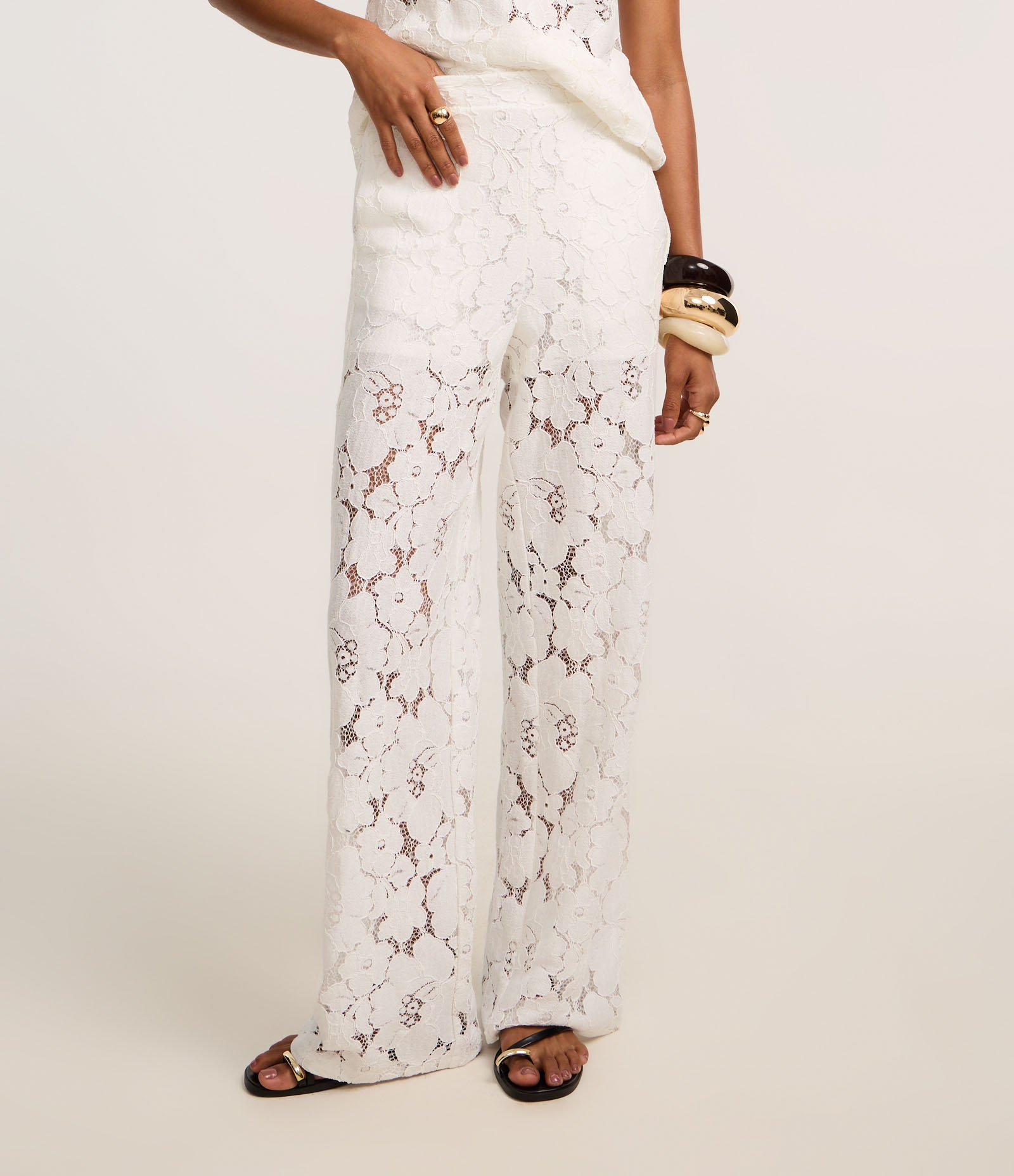Calça Reta em Renda Floral com Forro Off White 3