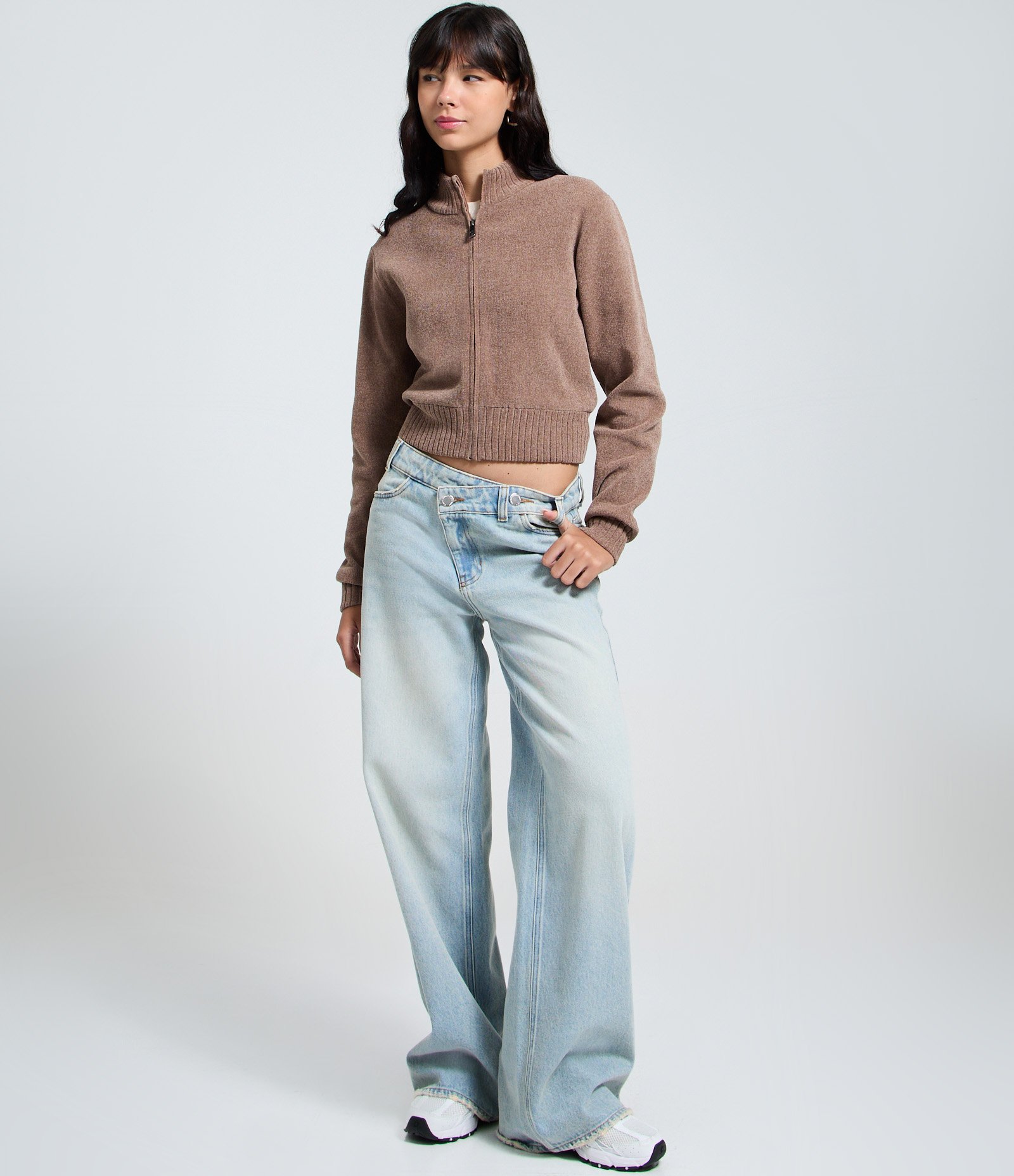 Casaco em Tricô com Zíper e Golinha Alta Marrom 2