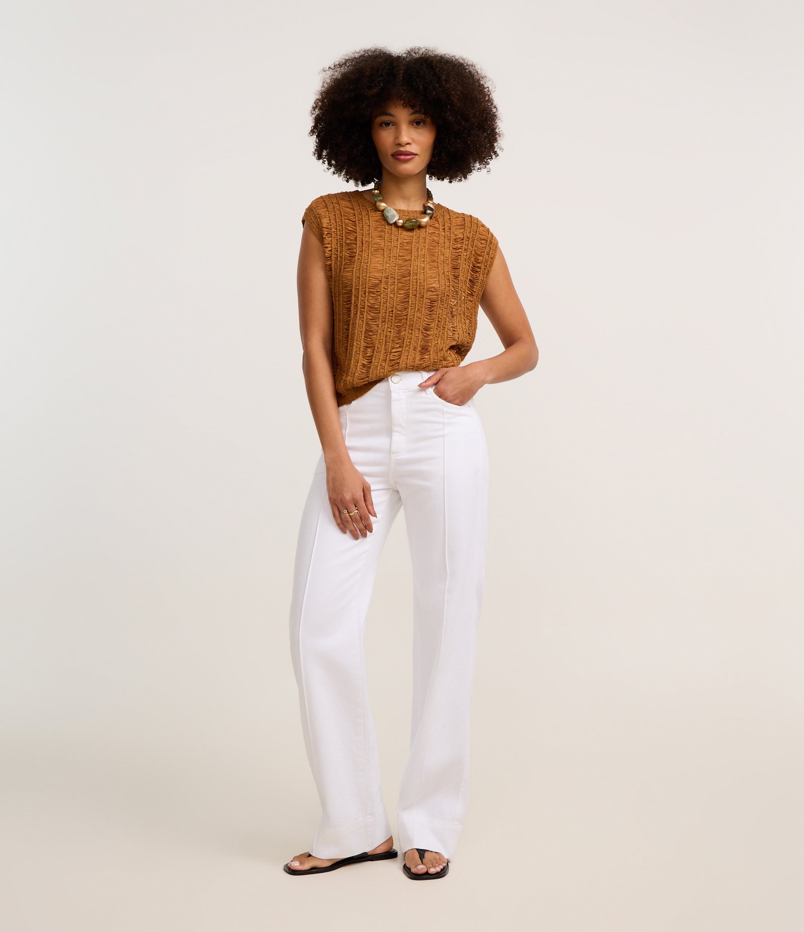 Blusa em Tricô com Textura Diferenciada Marrom 2