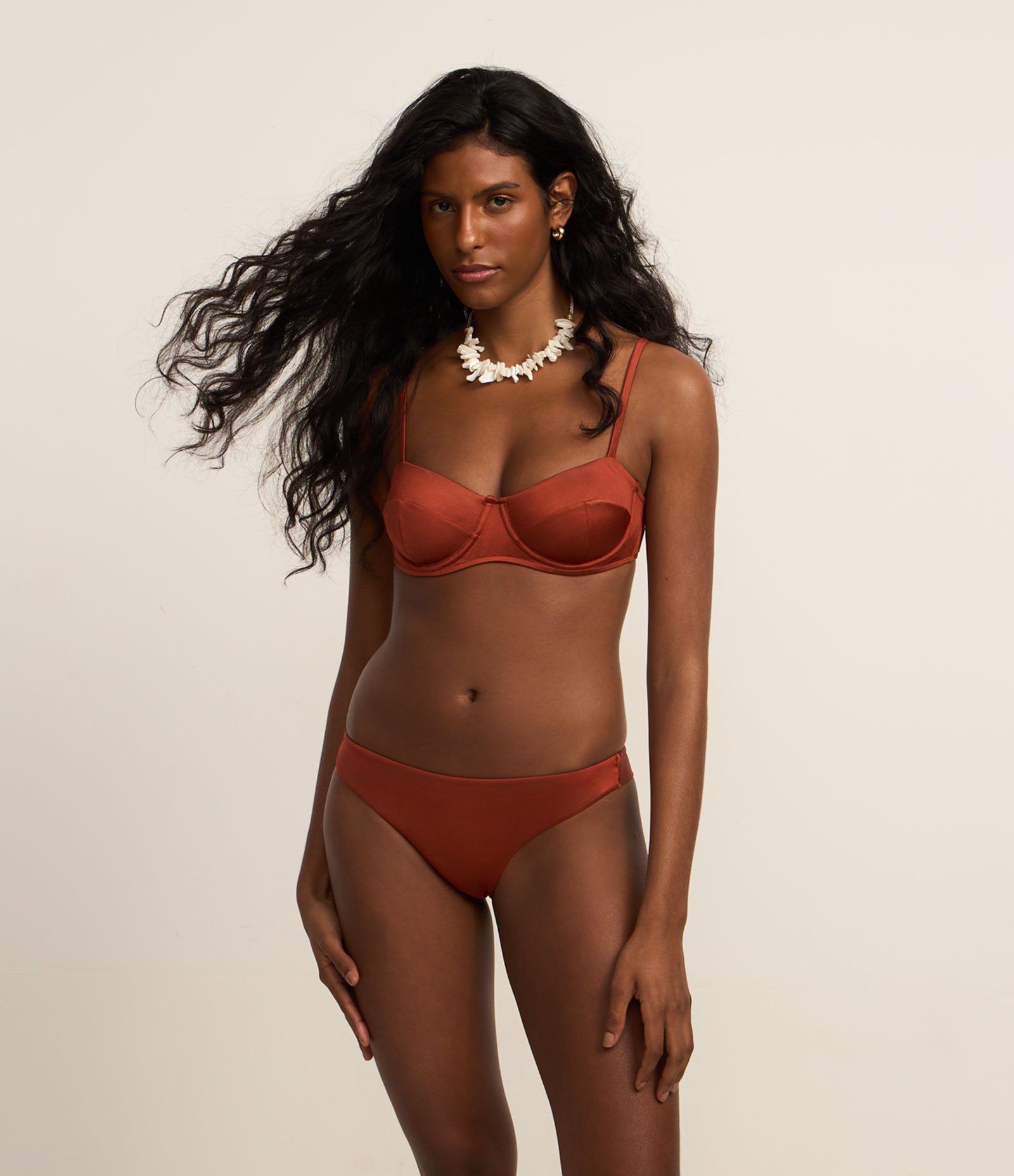 Biquíni Top Meia Taça em Microfibra Brilhante Marrom 2