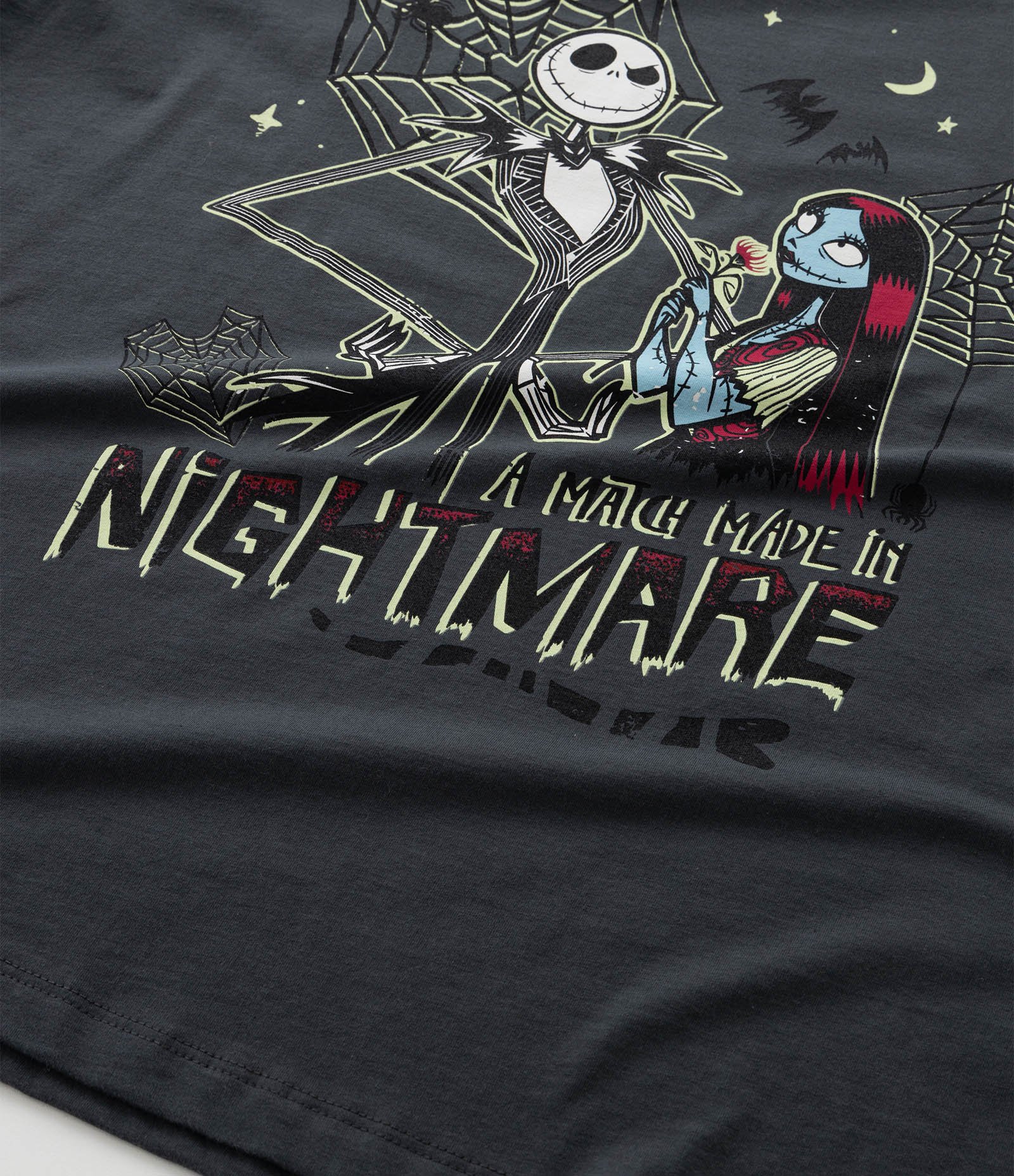 Camiseta Alongada Estonada com Estampa Nightmare Curve & Plus Size Cinza 7