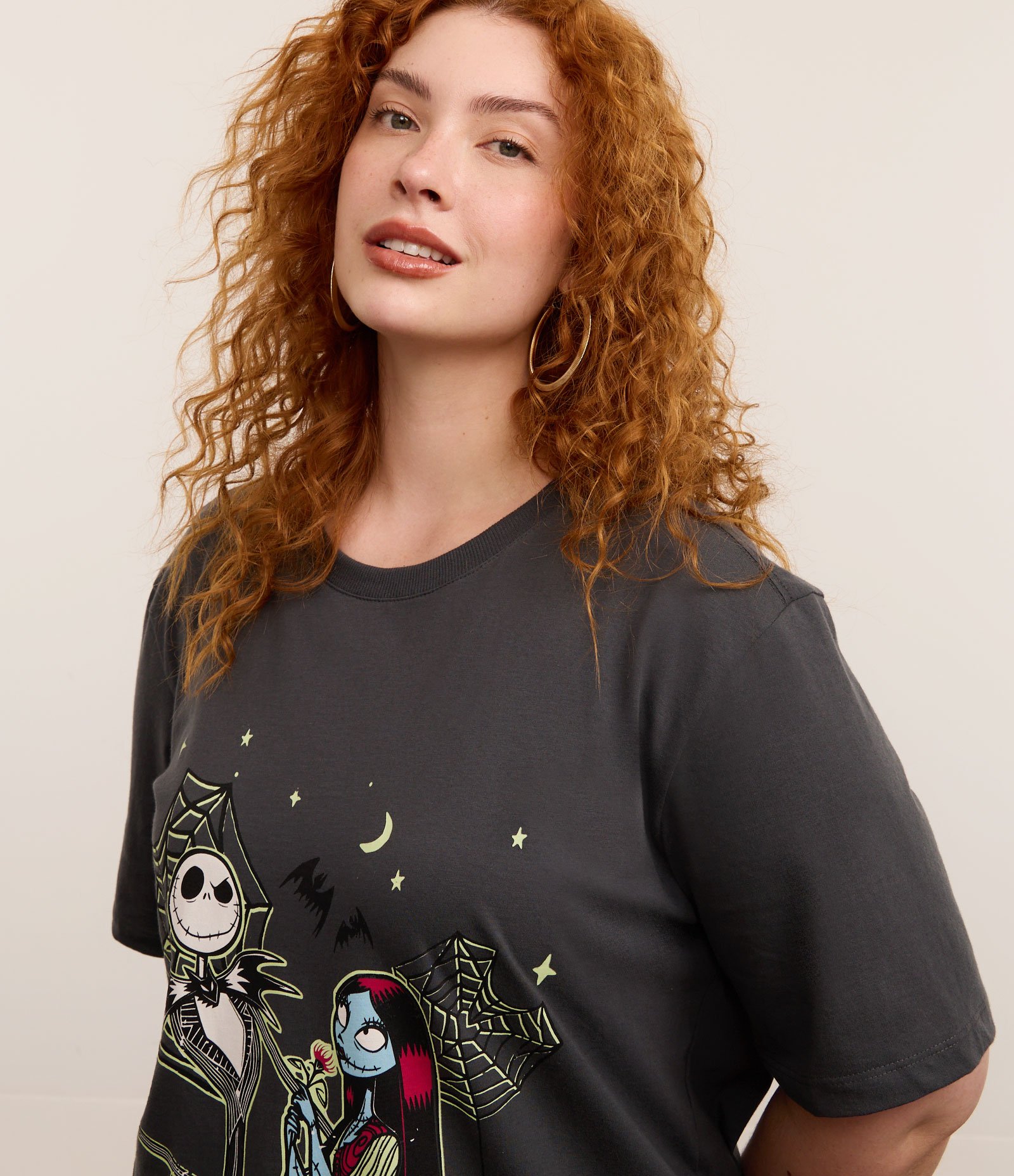 Camiseta Alongada Estonada com Estampa Nightmare Curve & Plus Size Cinza 3