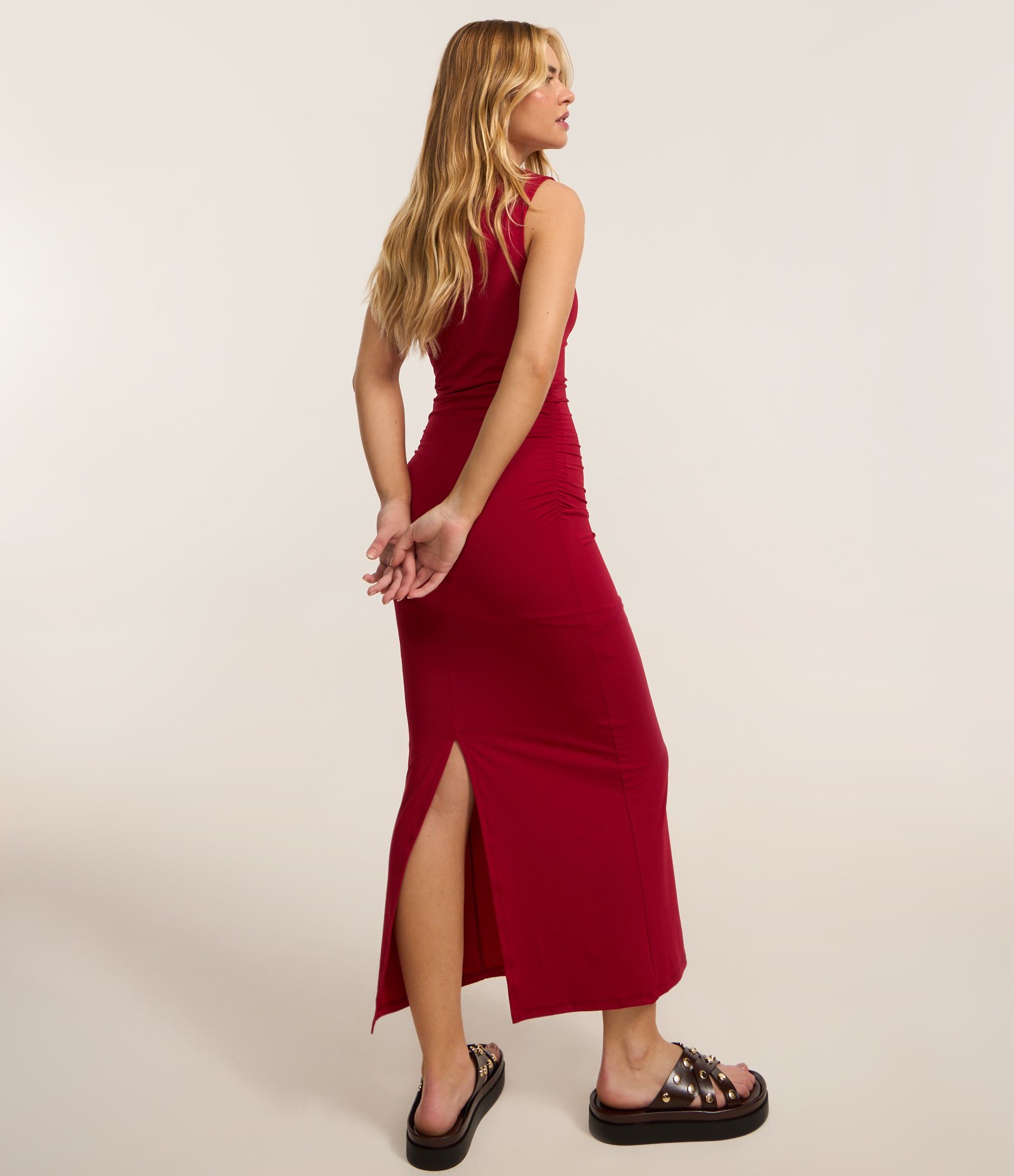 Vestido Midi Ombro a Ombro com Decote Assimétrico Vermelho 4