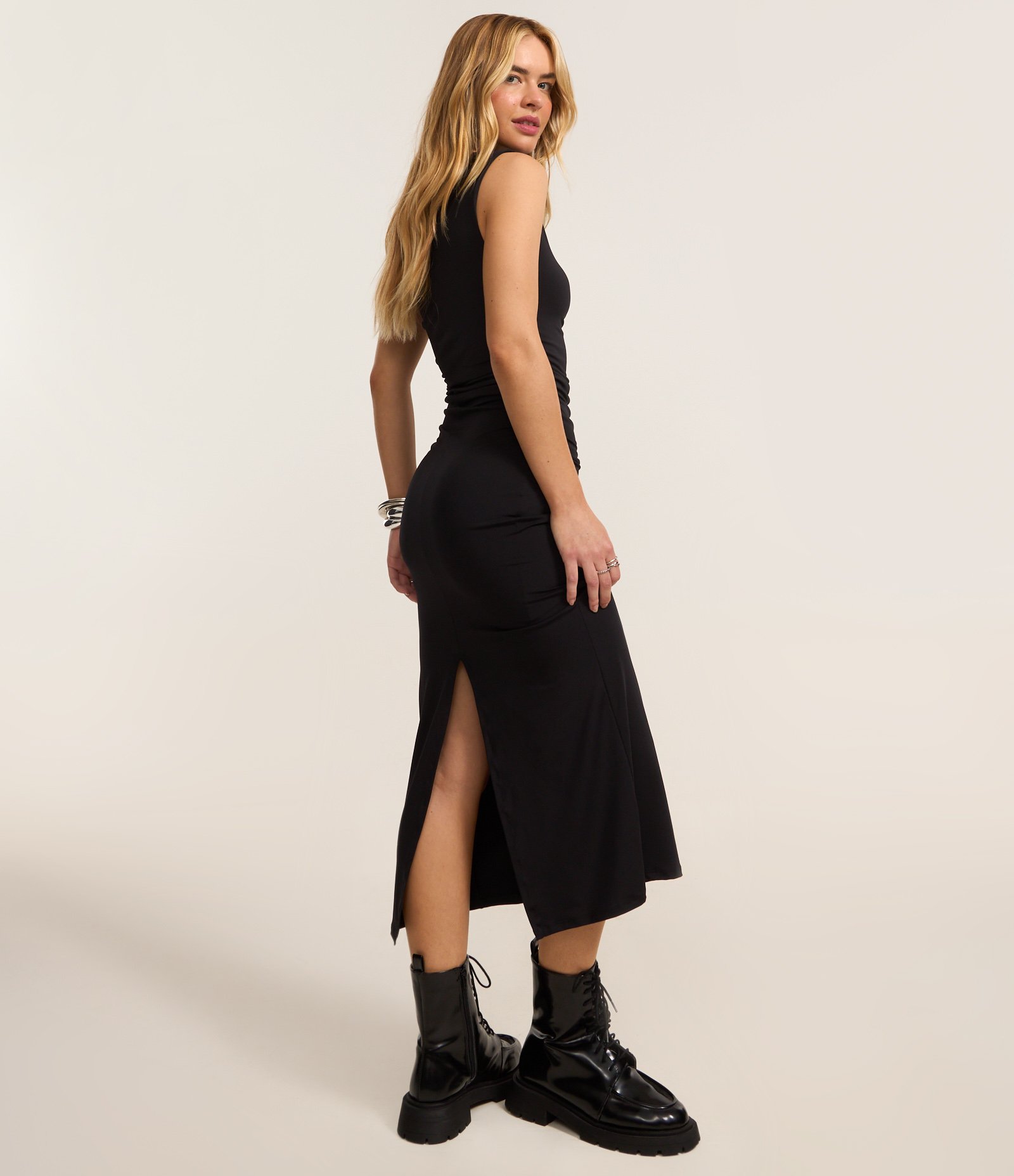 Vestido Midi Ombro a Ombro com Decote Assimétrico Preto 5