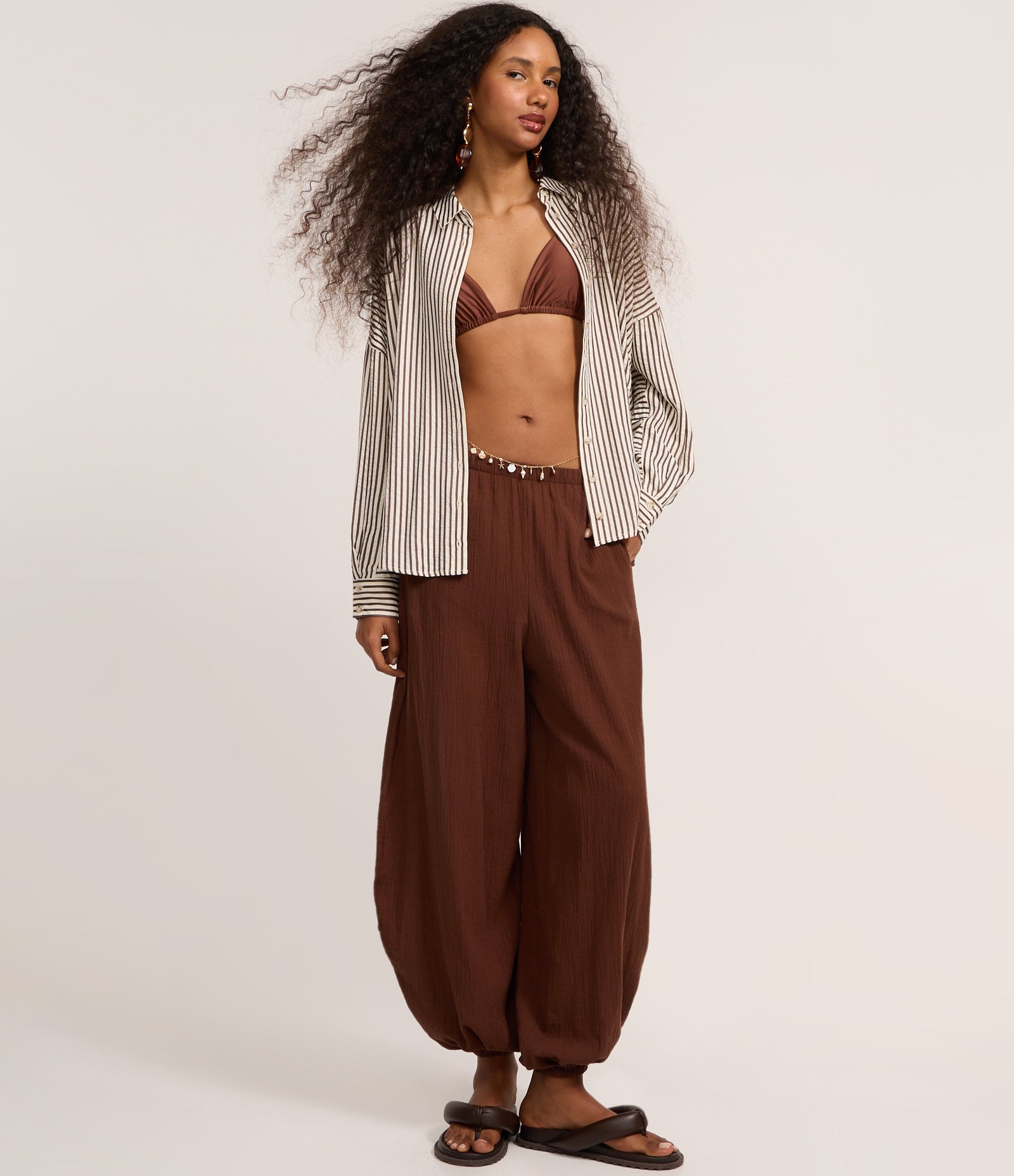 Camisa Amassadinha com Esta de Listras e Texturizada Marrom 2