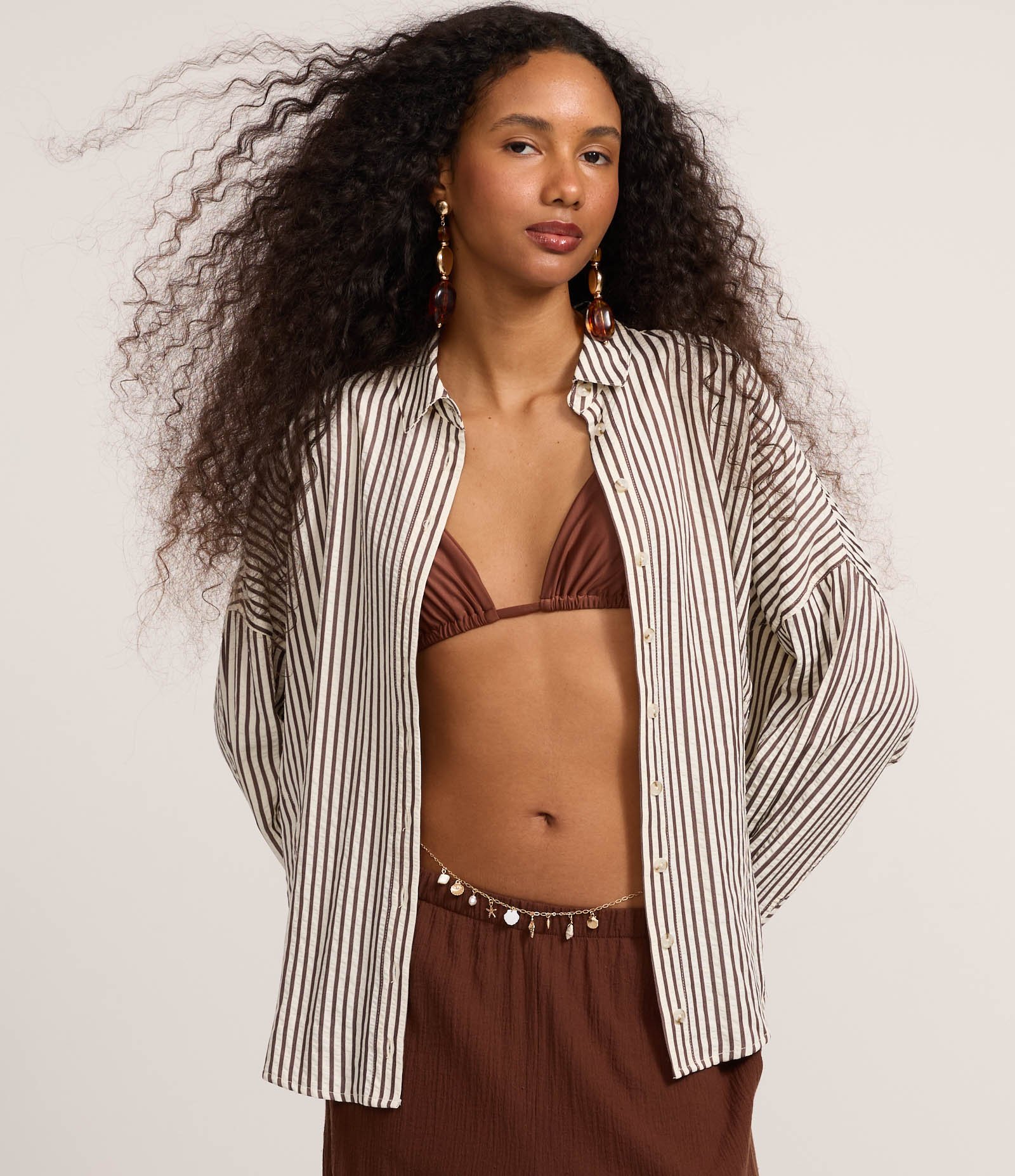 Camisa Amassadinha com Esta de Listras e Texturizada Marrom 3