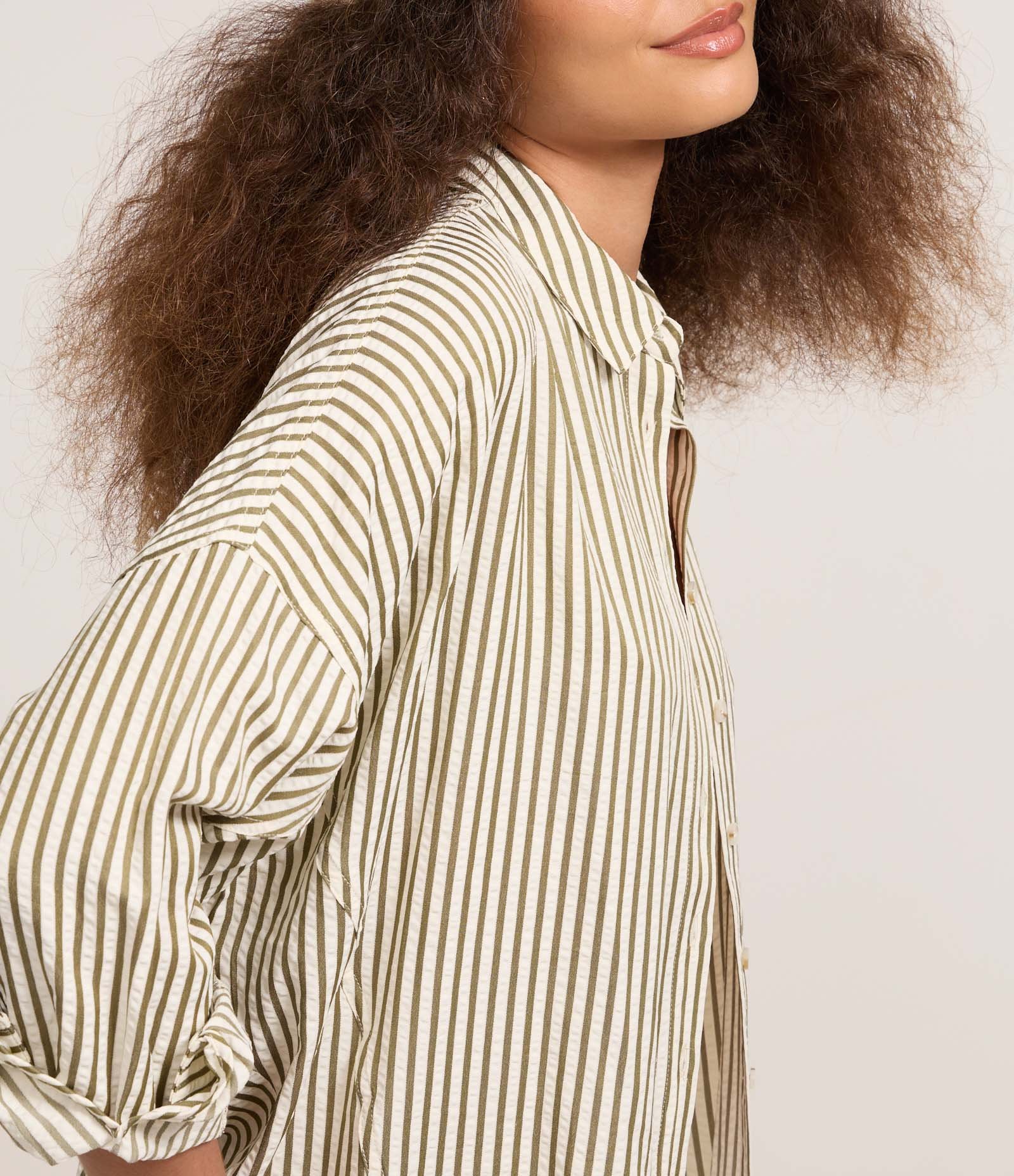 Camisa Amassadinha com Esta de Listras e Texturizada Verde 4