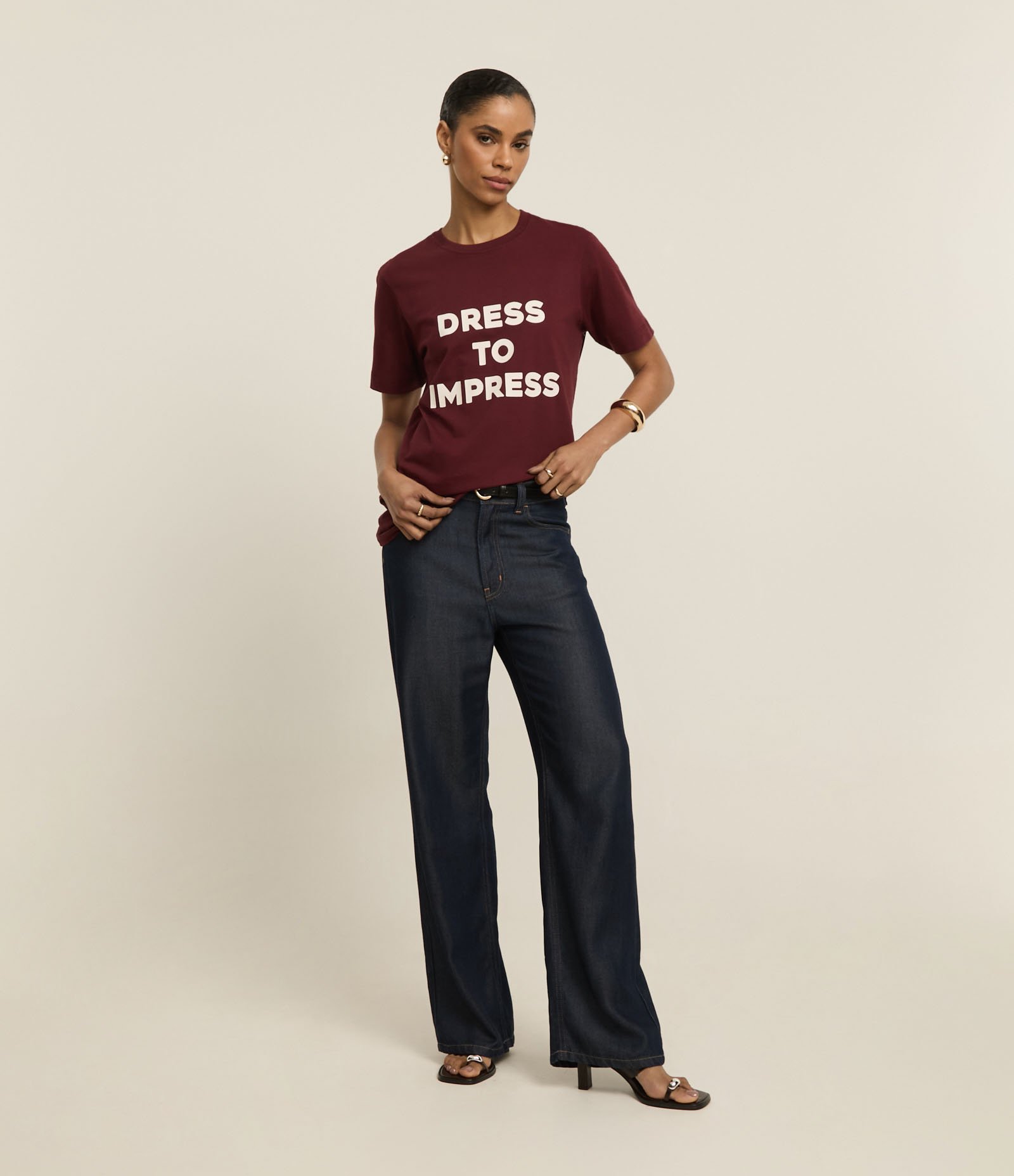 Camiseta em Algodão com Lettering Dress to Impress Vermelho Bordô 2