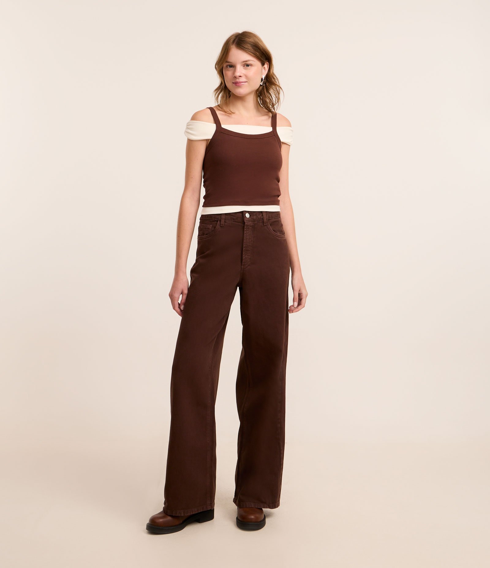 Blusa em Ribana com Sobreposição de Alças Marrom 2