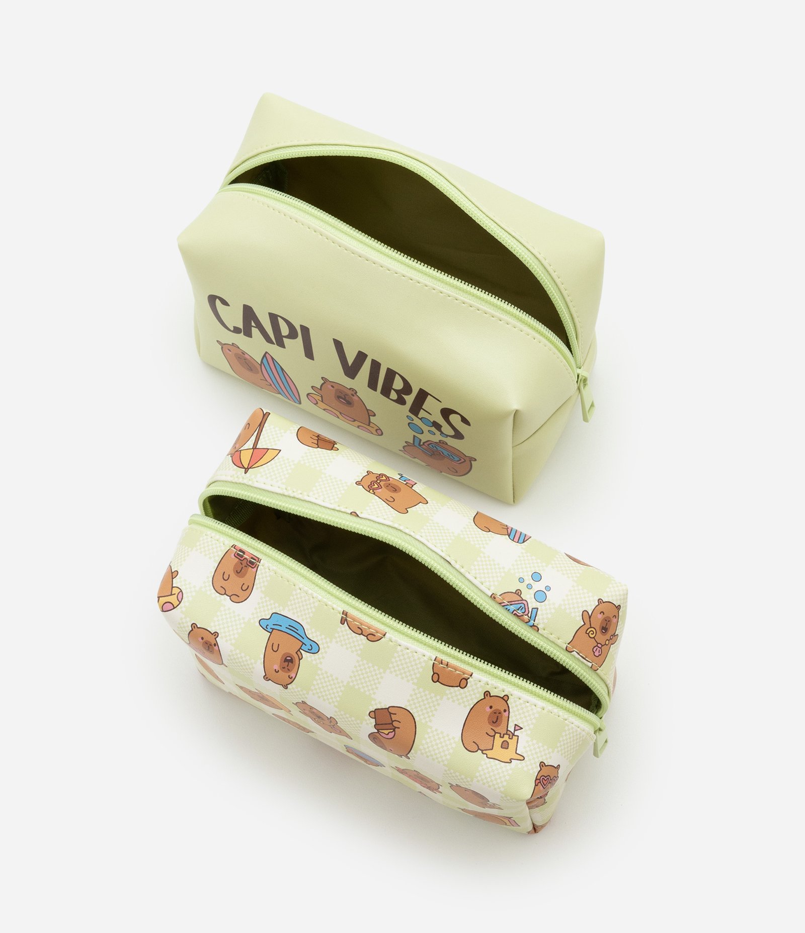 Kit 03 Nécessaires com Tamanhos Diversos e Estampa de Capivara Verde 4