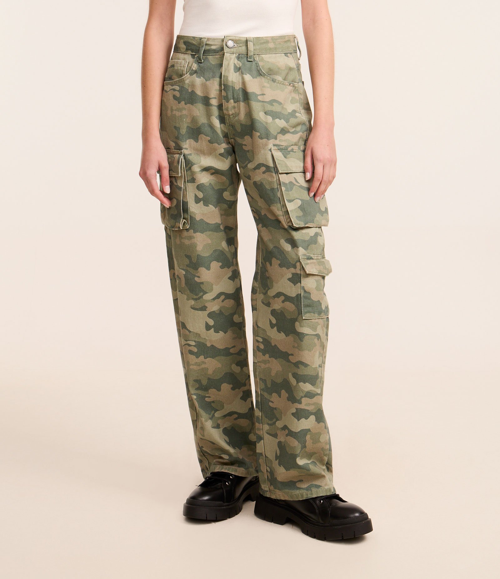 Calça Wide Leg com Cintura Baixa e Estampa Camuflada Verde 2