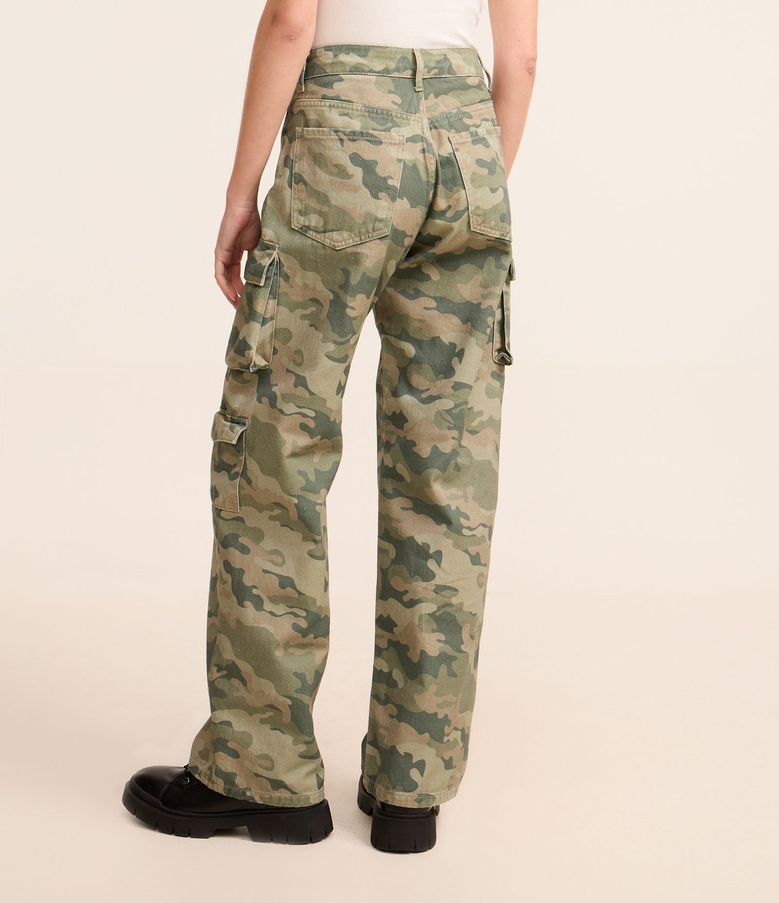 Calça Wide Leg com Cintura Baixa e Estampa Camuflada Verde 4